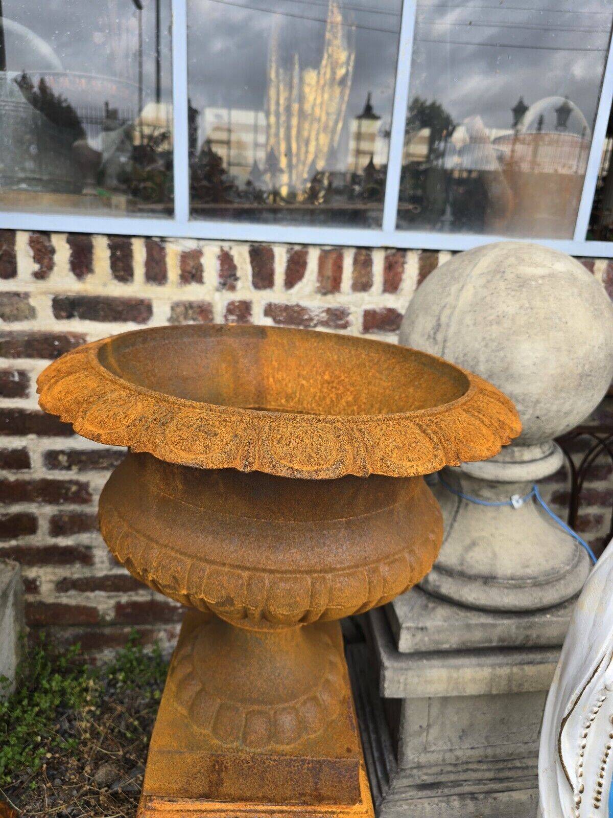 Cast iron medici vase
