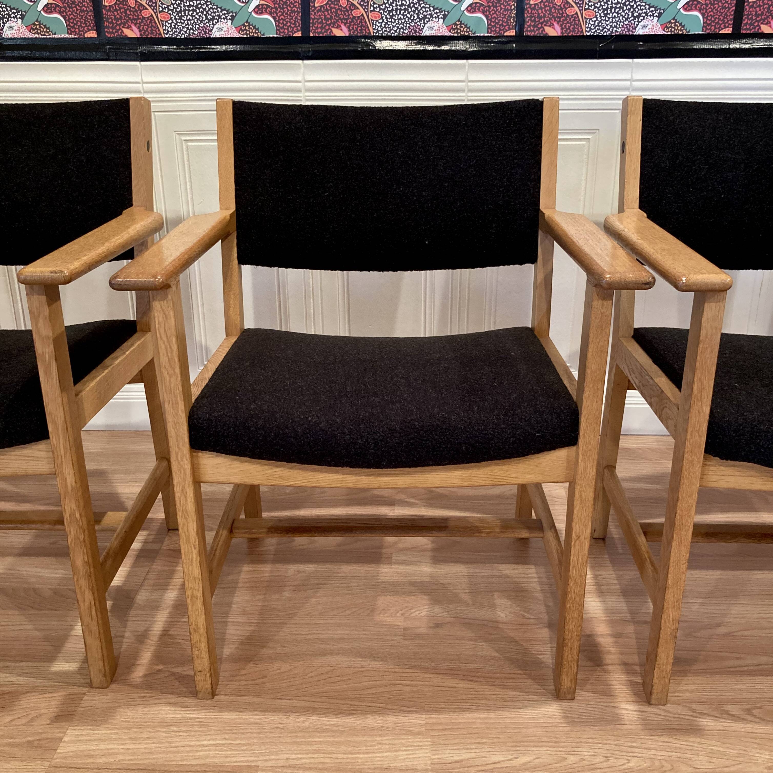 Set of 4 armchairs stamped Hans Wegner "Scandinavian design" 1960.