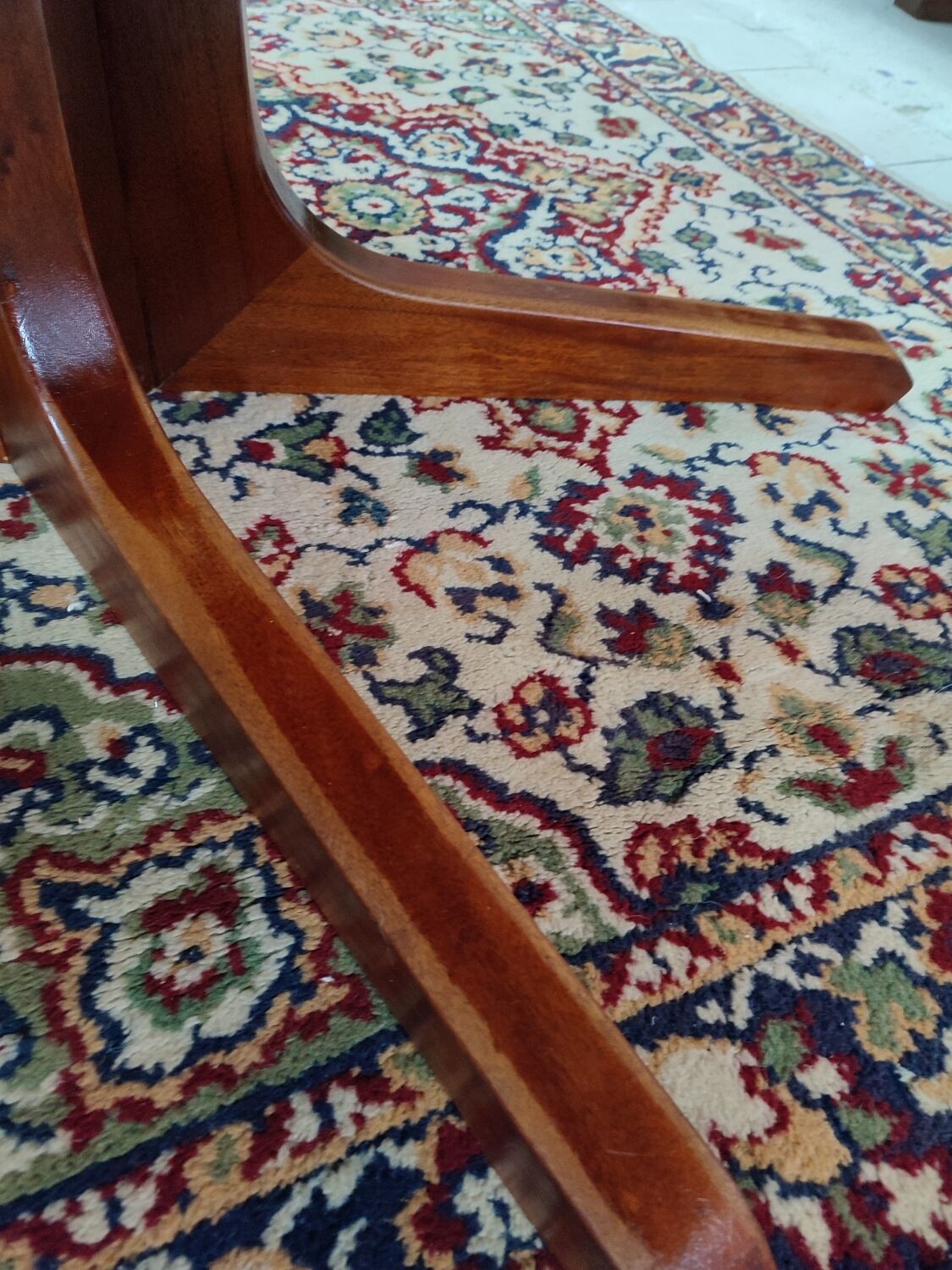 extendable oval table Scandinavian style