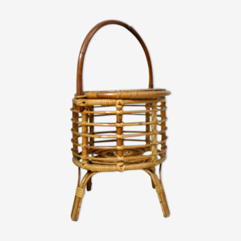 Bamboo basket on foot.