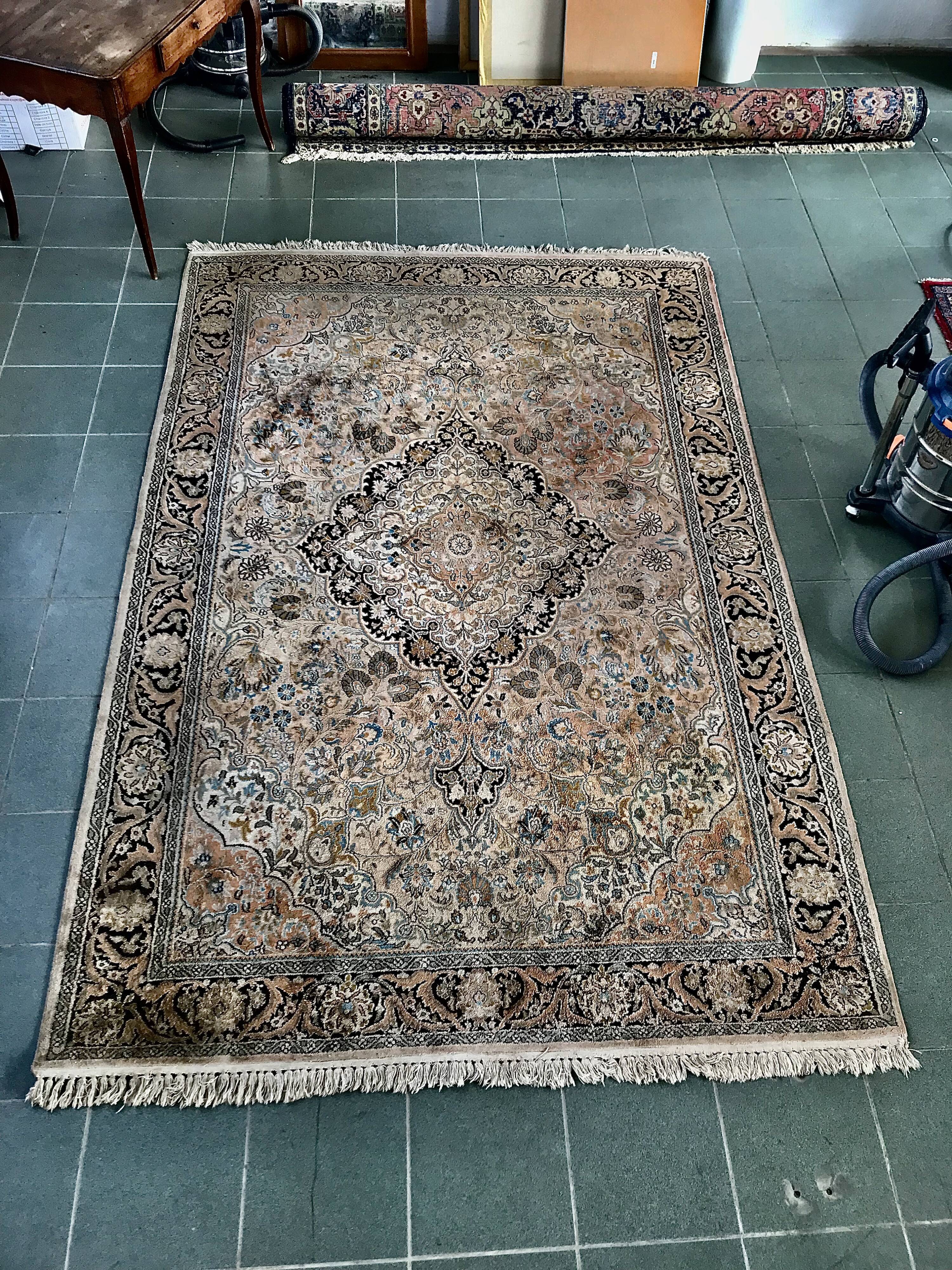 Antique hand-knotted Bakhtiari Persian rug, wool on cotton weft, 277x180cm