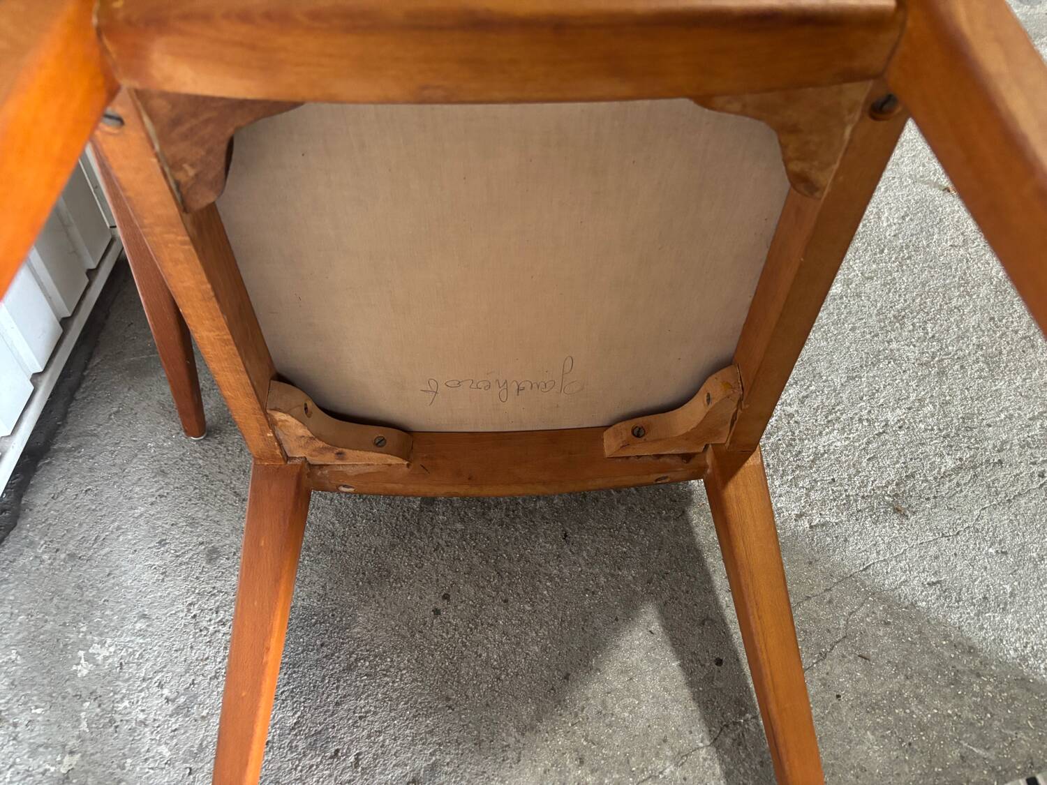 Set of 4 vintage 1960s chairs in wood and black faux leather – design