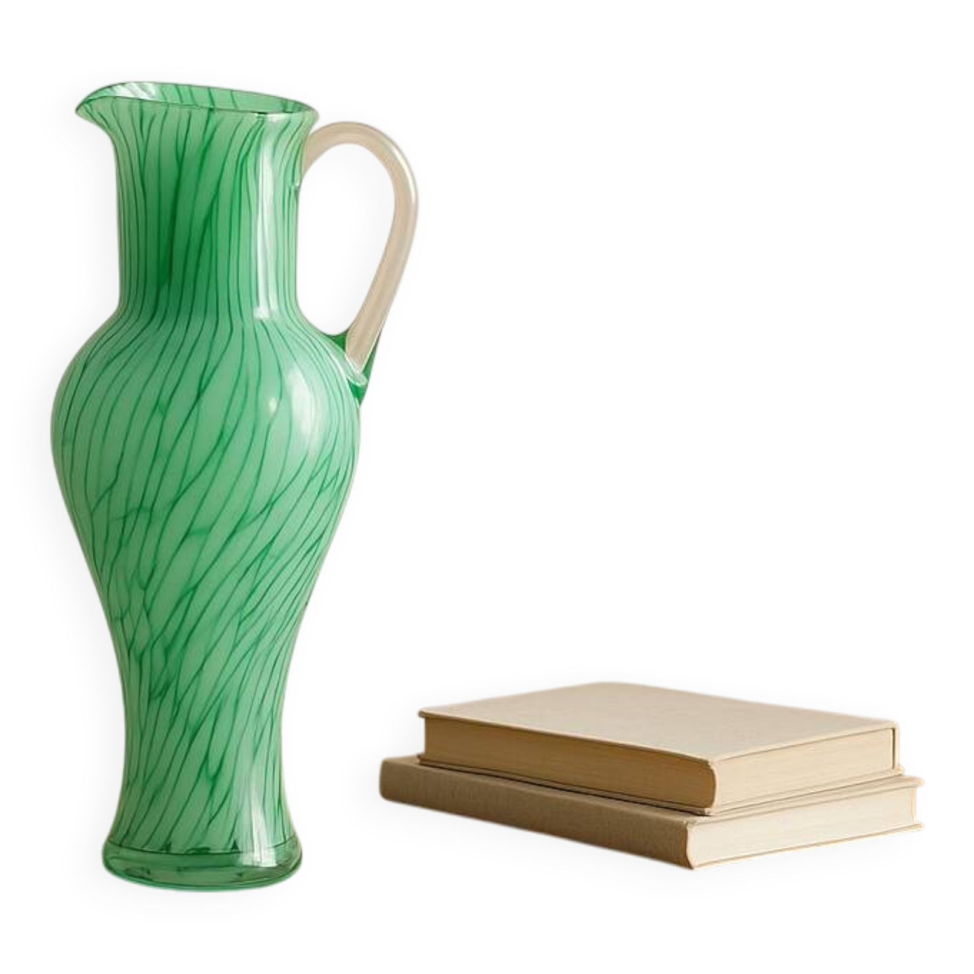 Cruche en verre soufflé vert émeraude – H32 cm x L10 cm
