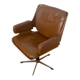 Vintage swivel chair in wood and leather