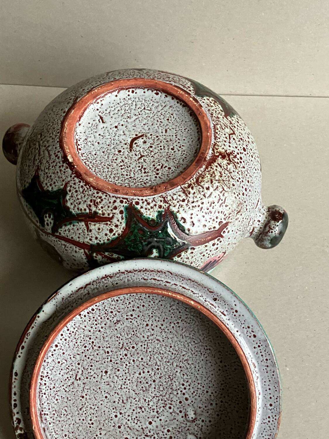 Ceramic pot with lid