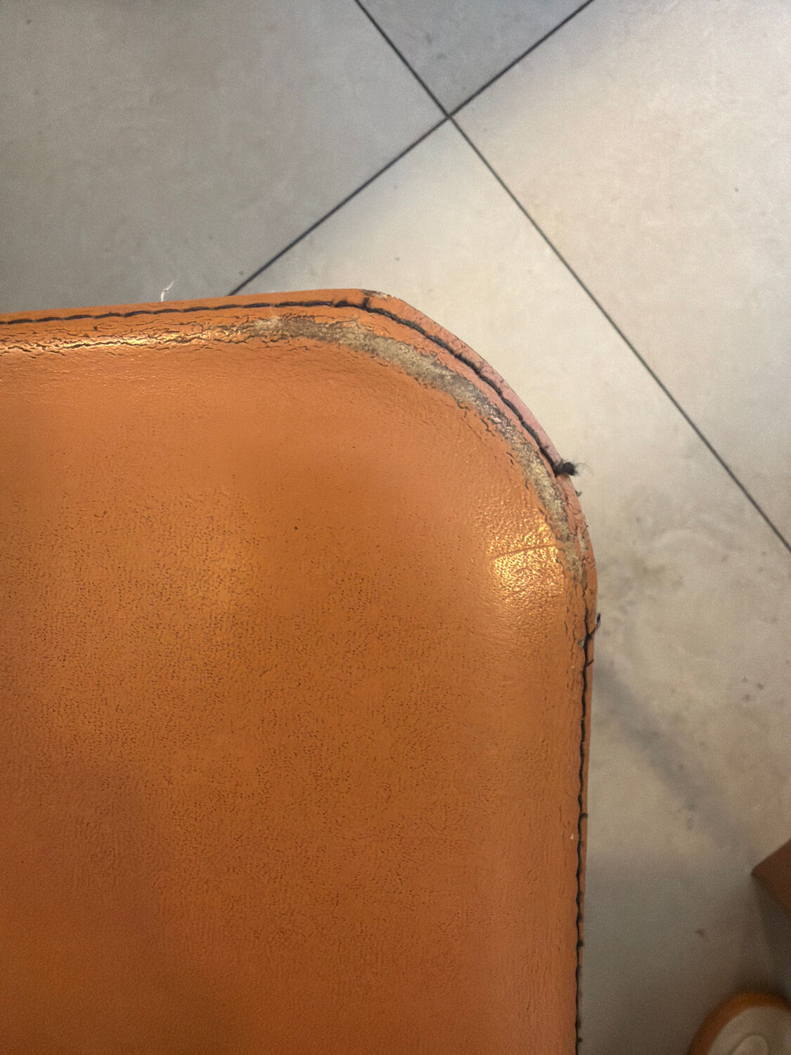 4 chaises en cuir CIDUE, vers 1980