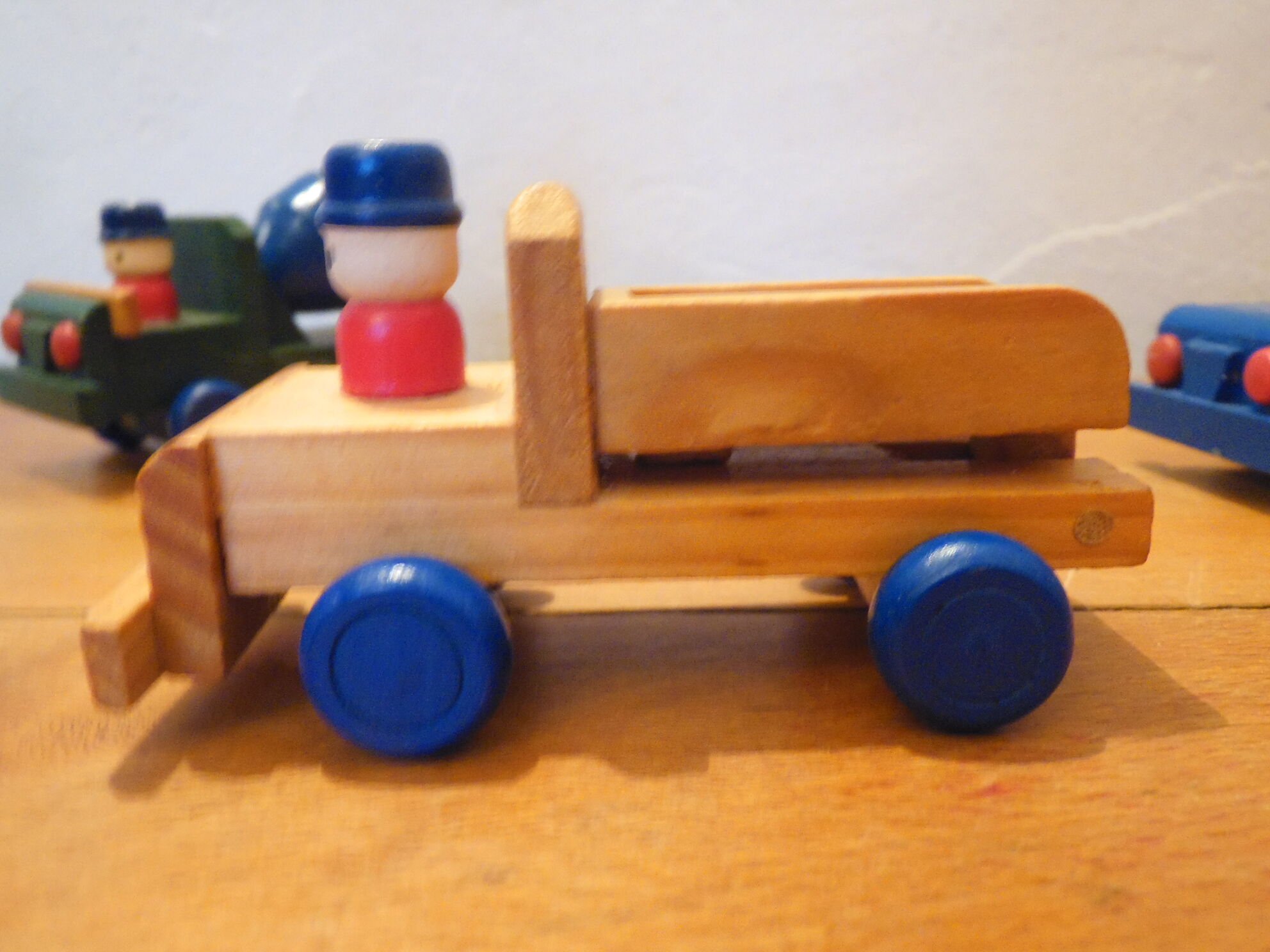 Lot de 5 véhicules de chantier bois