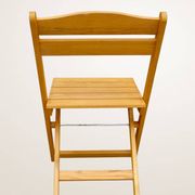 Paire de chaises pliantes en bois blond