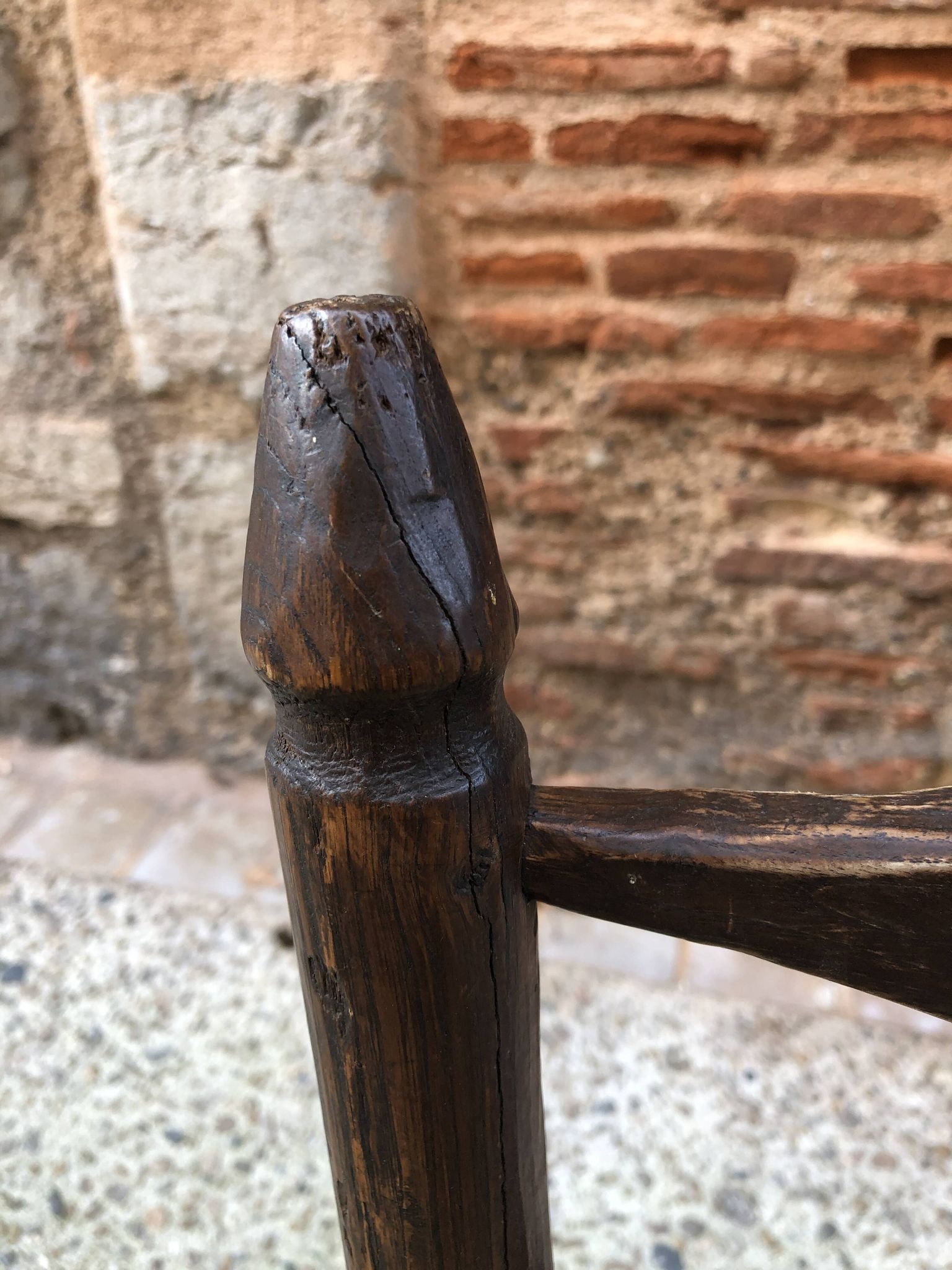 Chaise paillée brutaliste