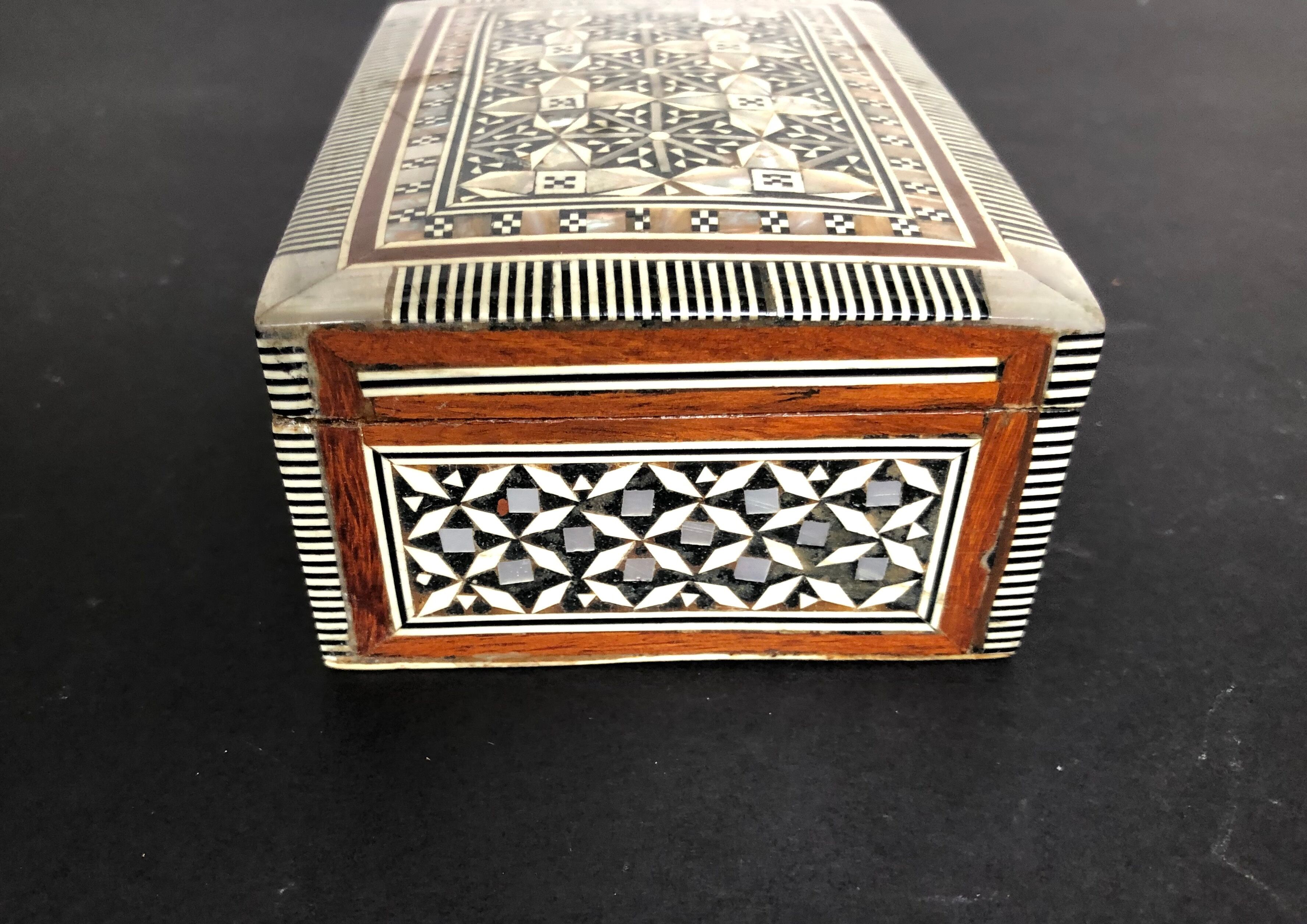 Jewelry box in marquetry