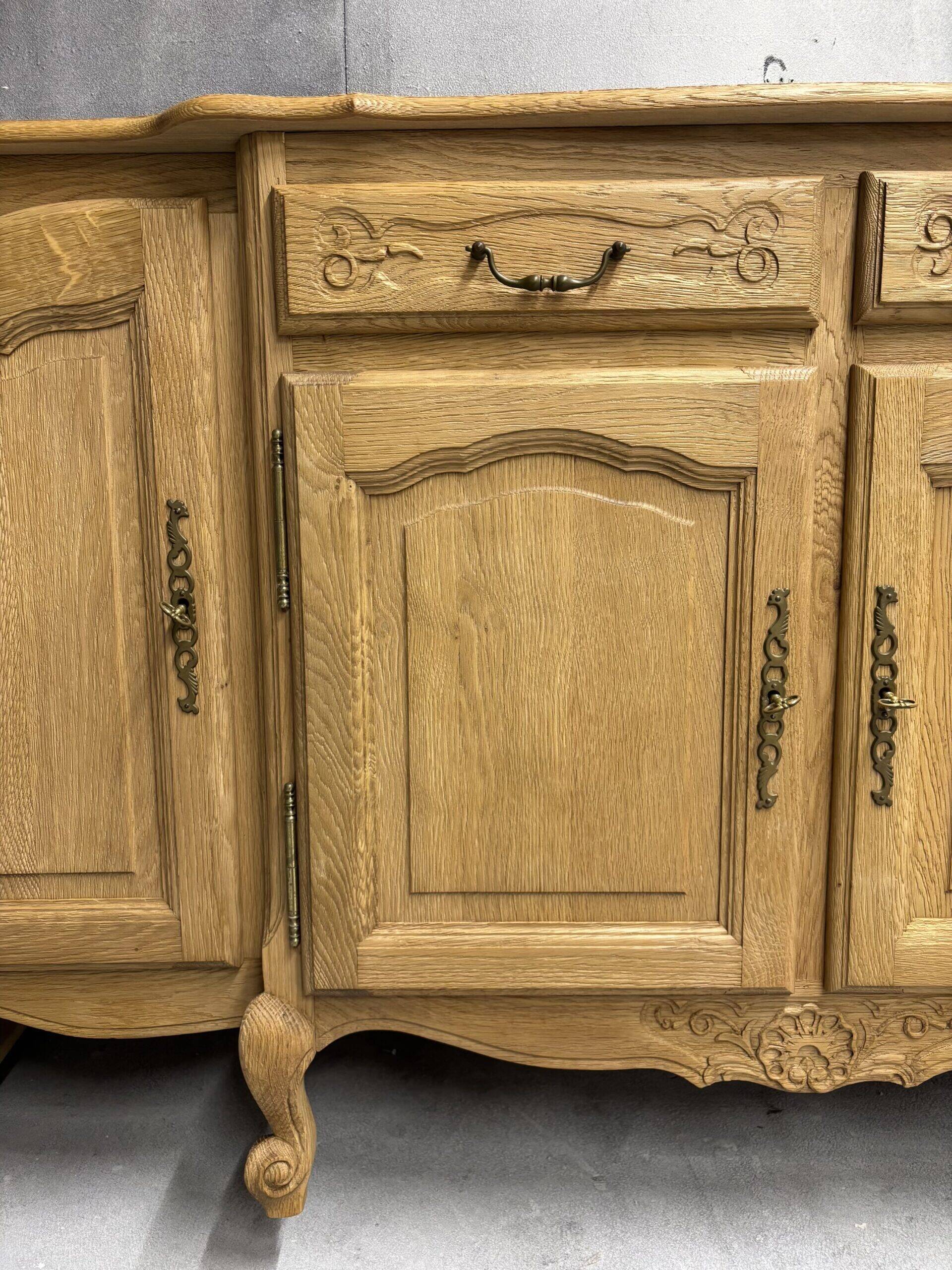 Oak buffet with marquetry