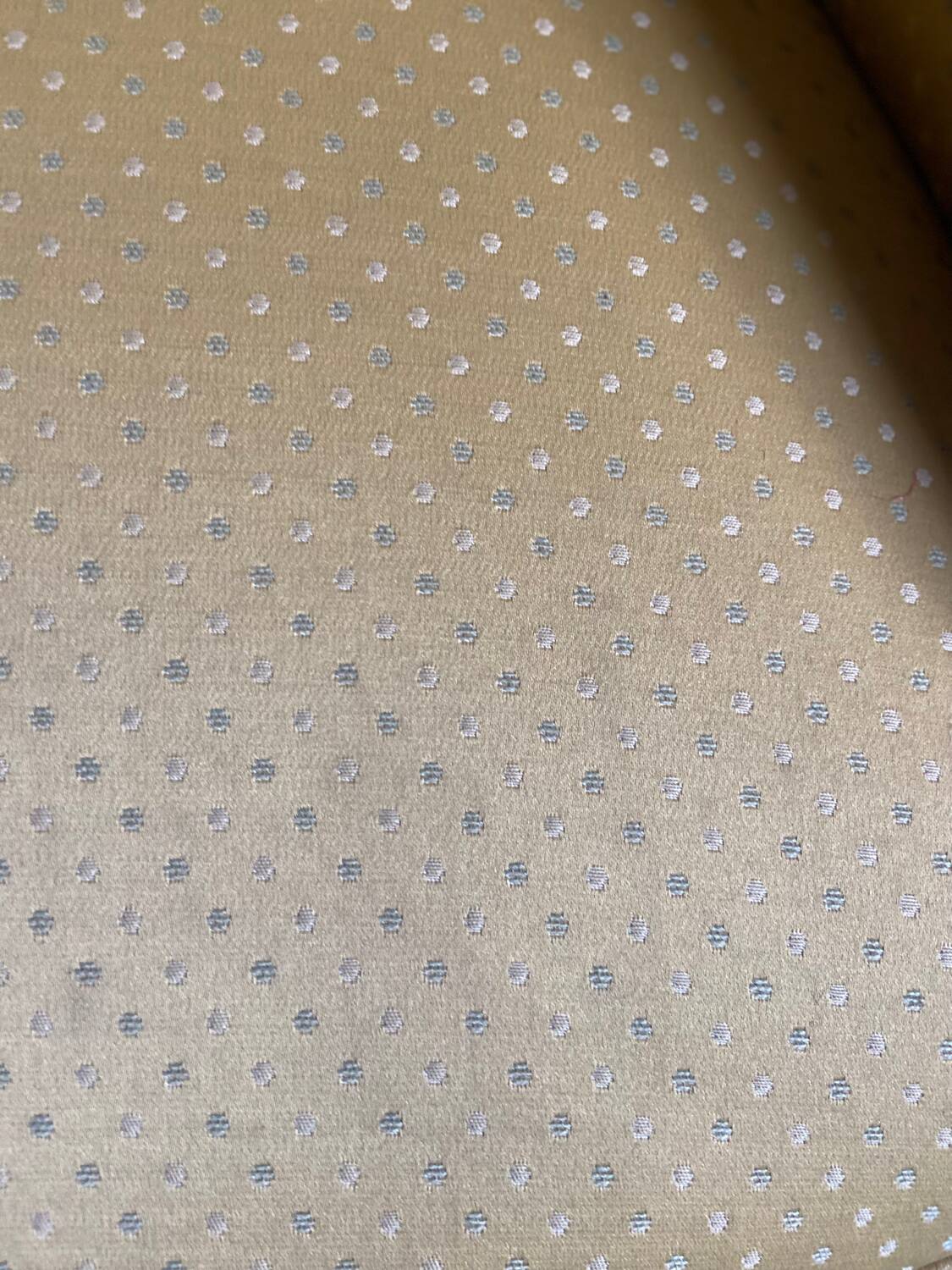 Small padded toad bench