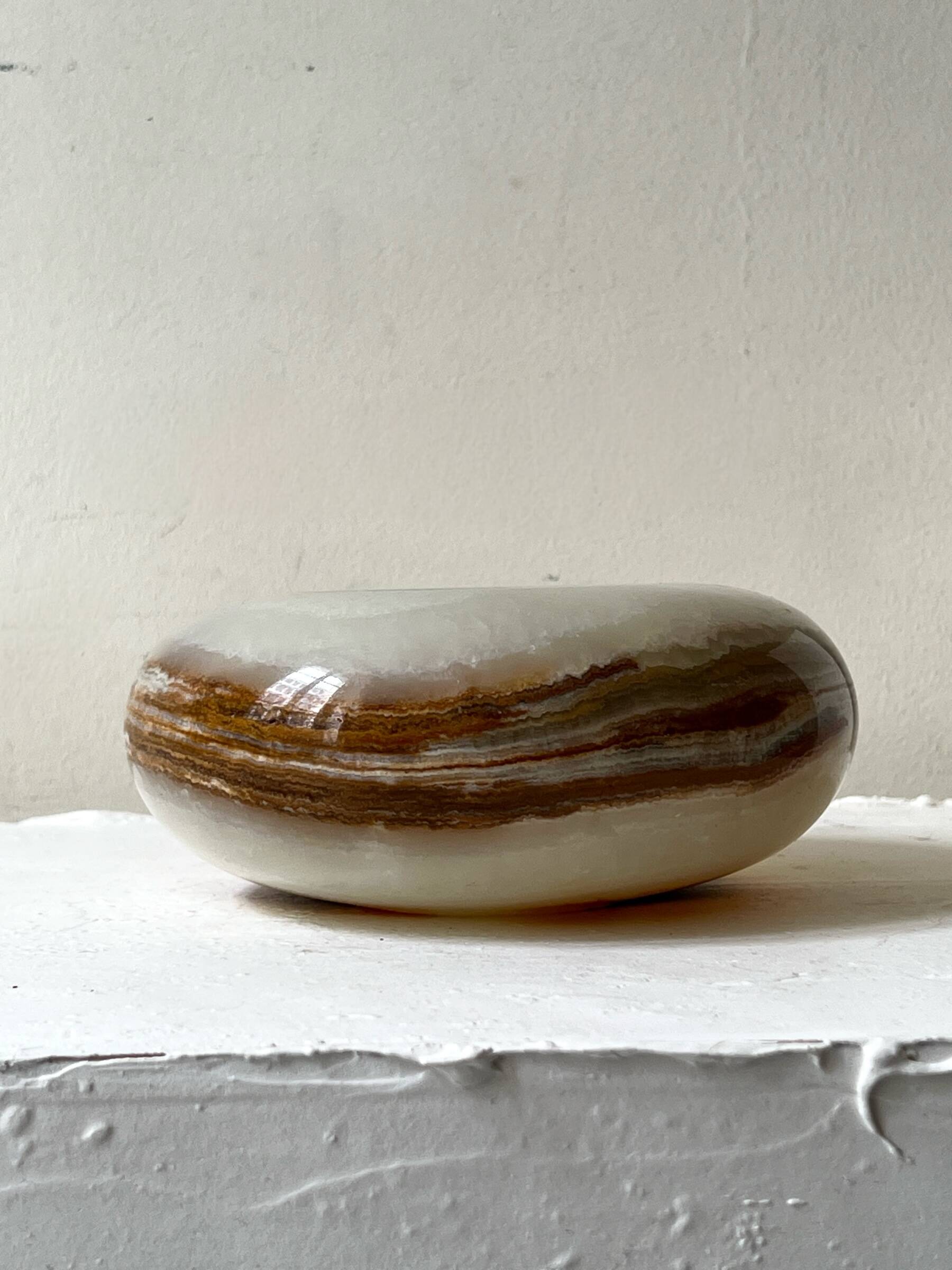 Grand vide poche / cendrier rond en albatre beige