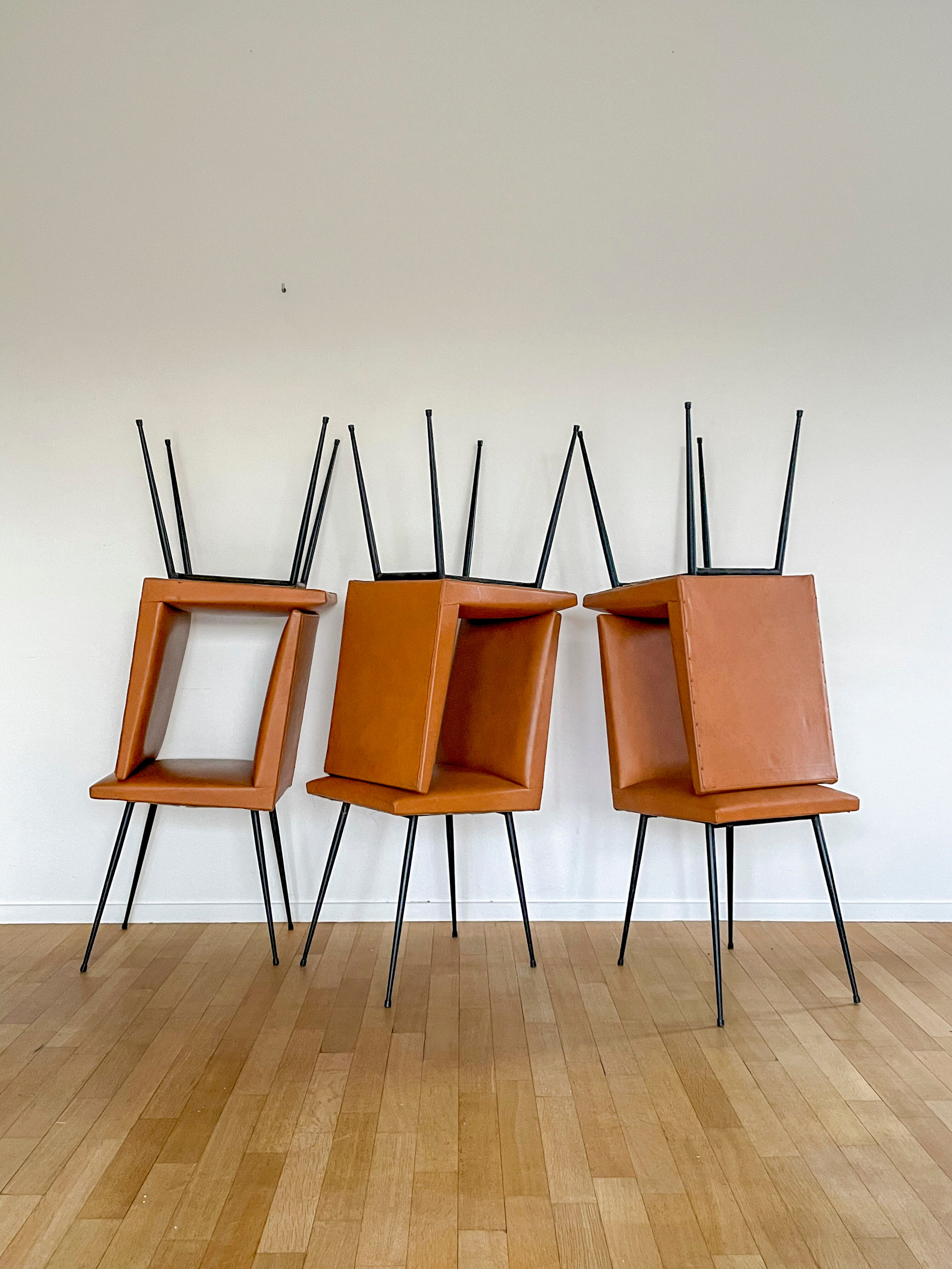 Set of 6 brown skaï chairs and black metal, 1960