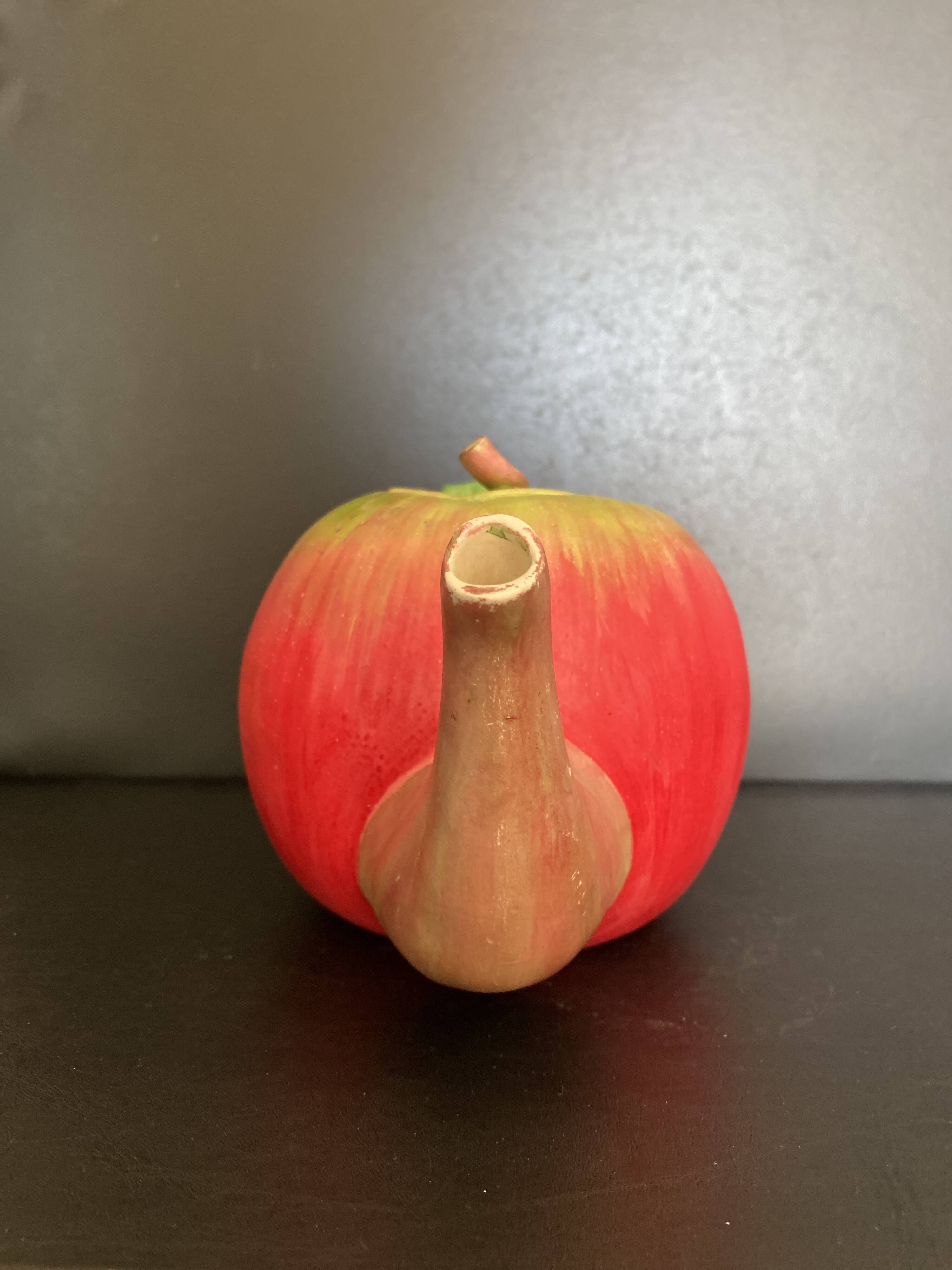 Vintage Apple Teapot in Barbotine – Retro / Cottagecore Decor