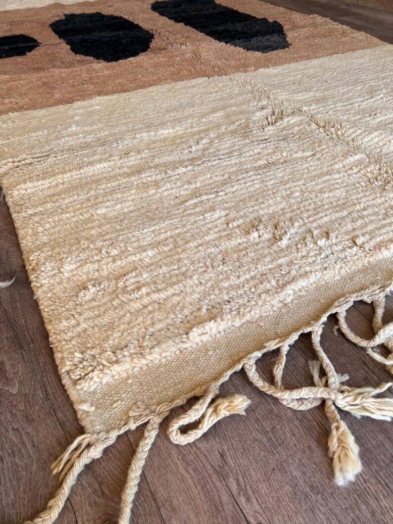 Handmade wool rug, size 100 x 200 cm