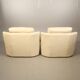 Paire de fauteuils contemporains en similicuir