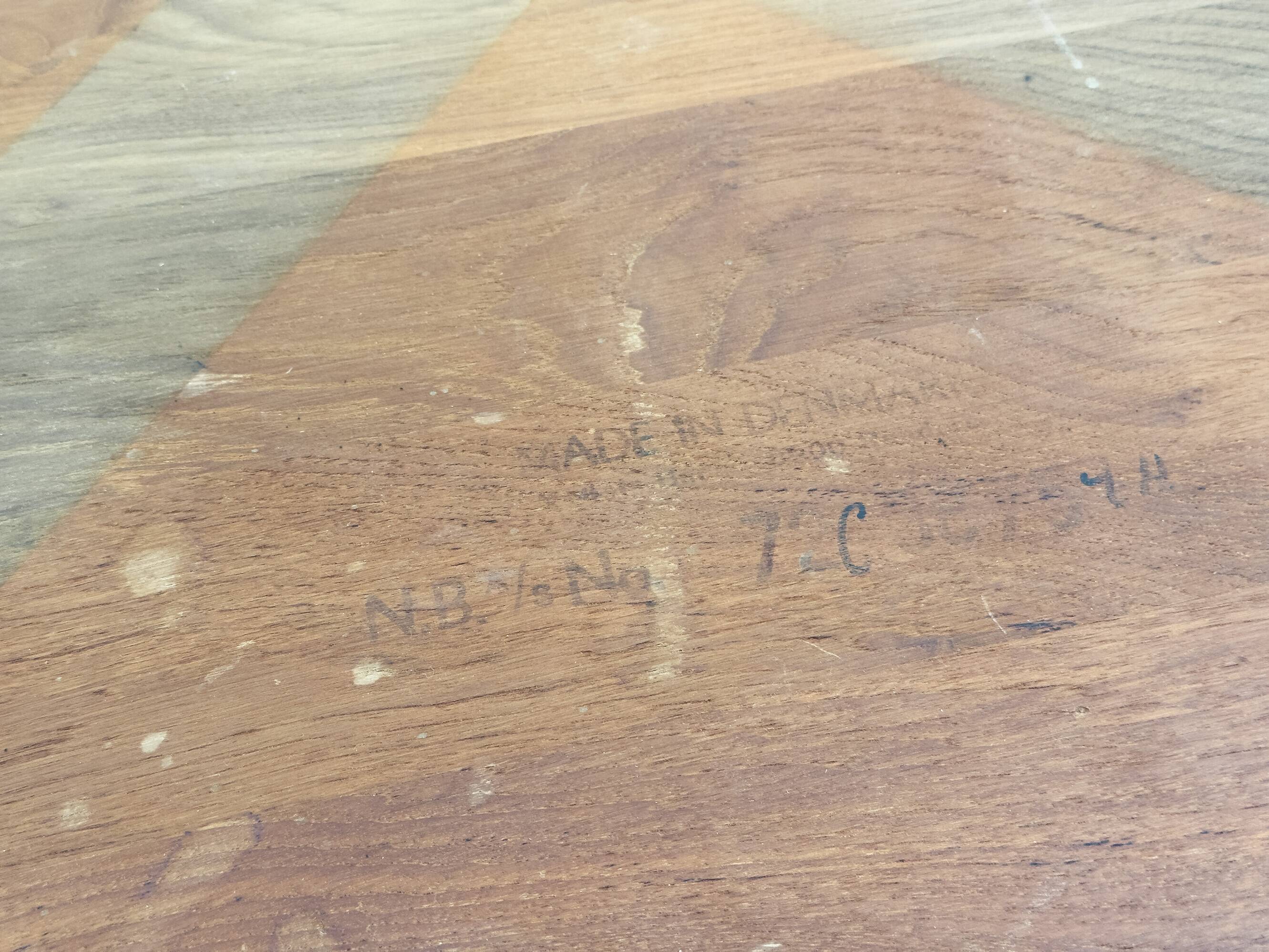 Table à manger ronde en teck avec pieds en acier, 1986