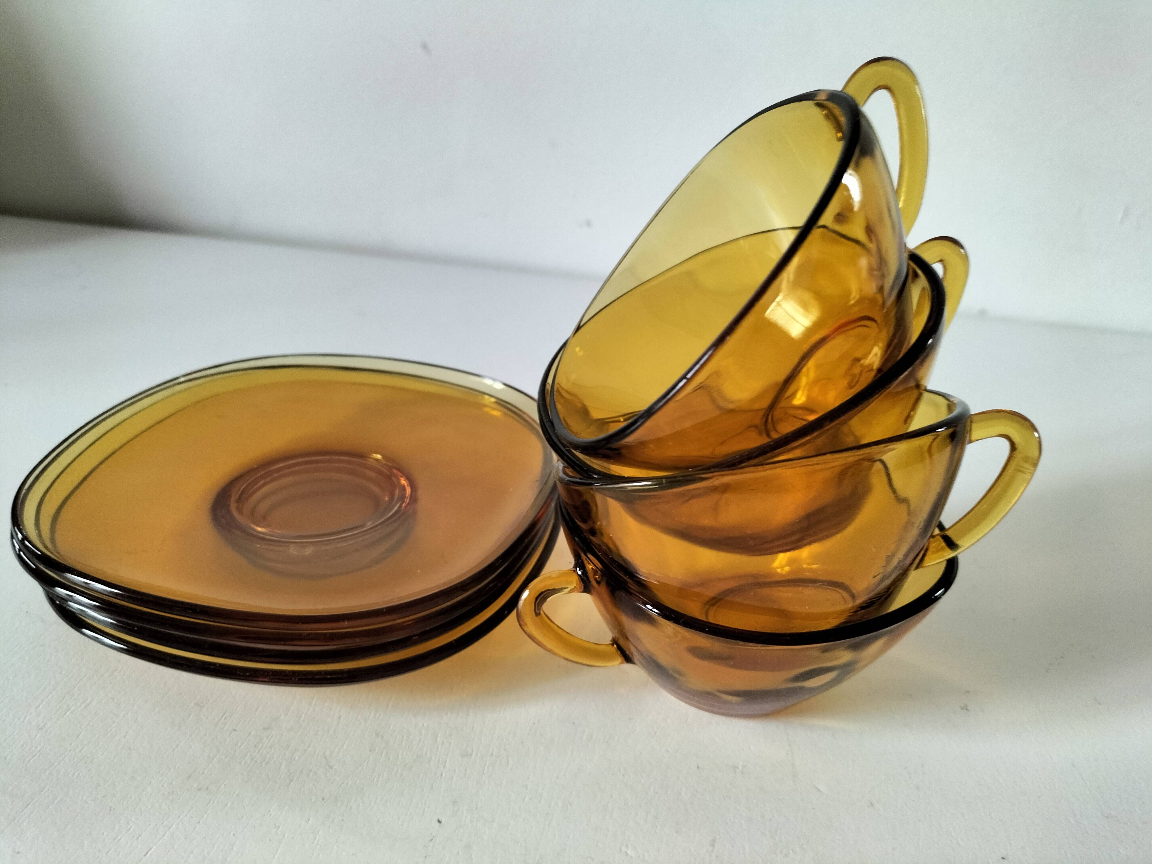 4 cups and saucers VERECO amber