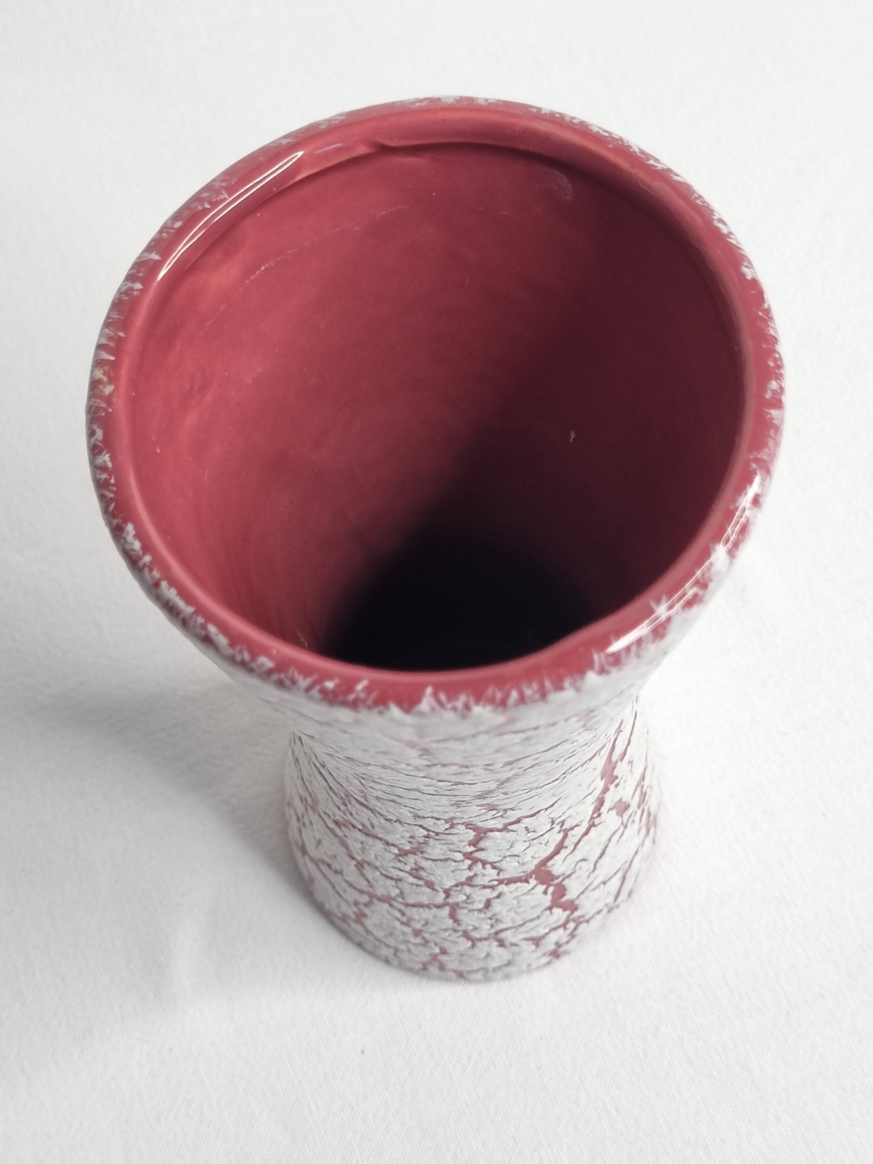 Pink and white vintage diabolo vase, 15 cm