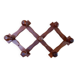 Accordion zigzag coat rack