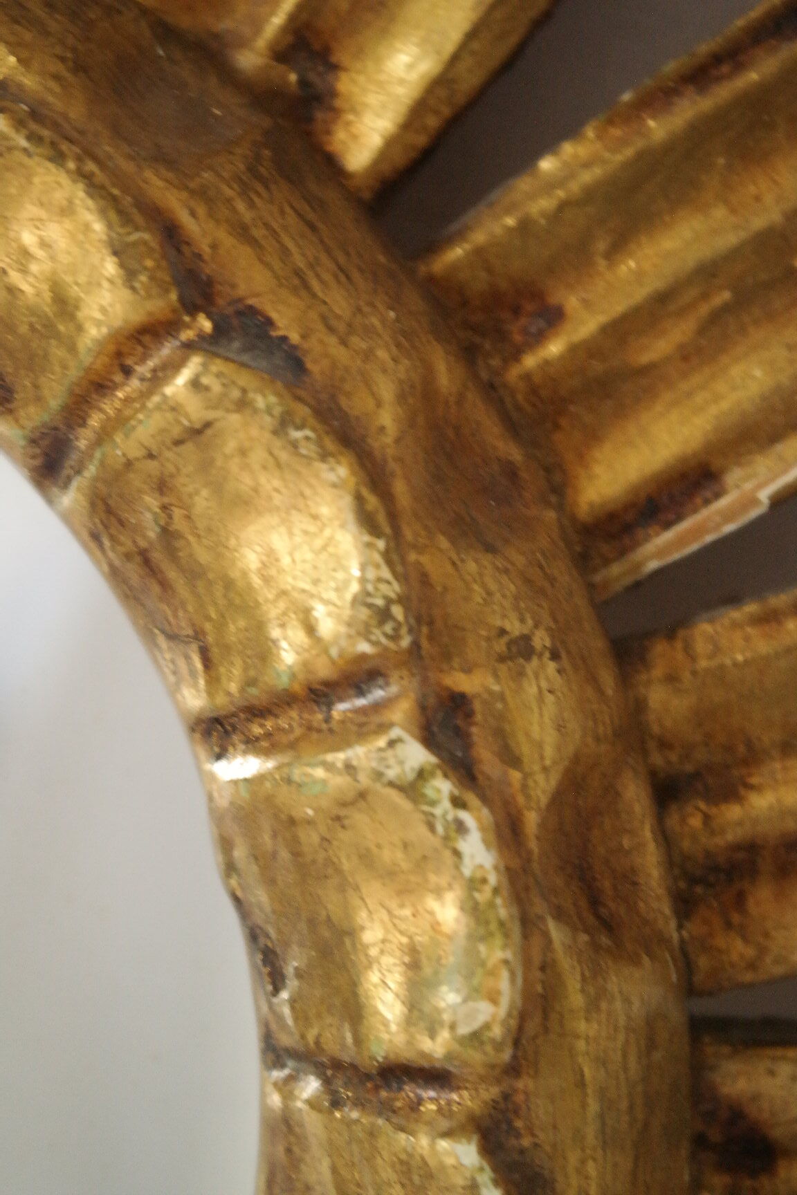 Vintage sun mirror in wood and gold resin 43 cm