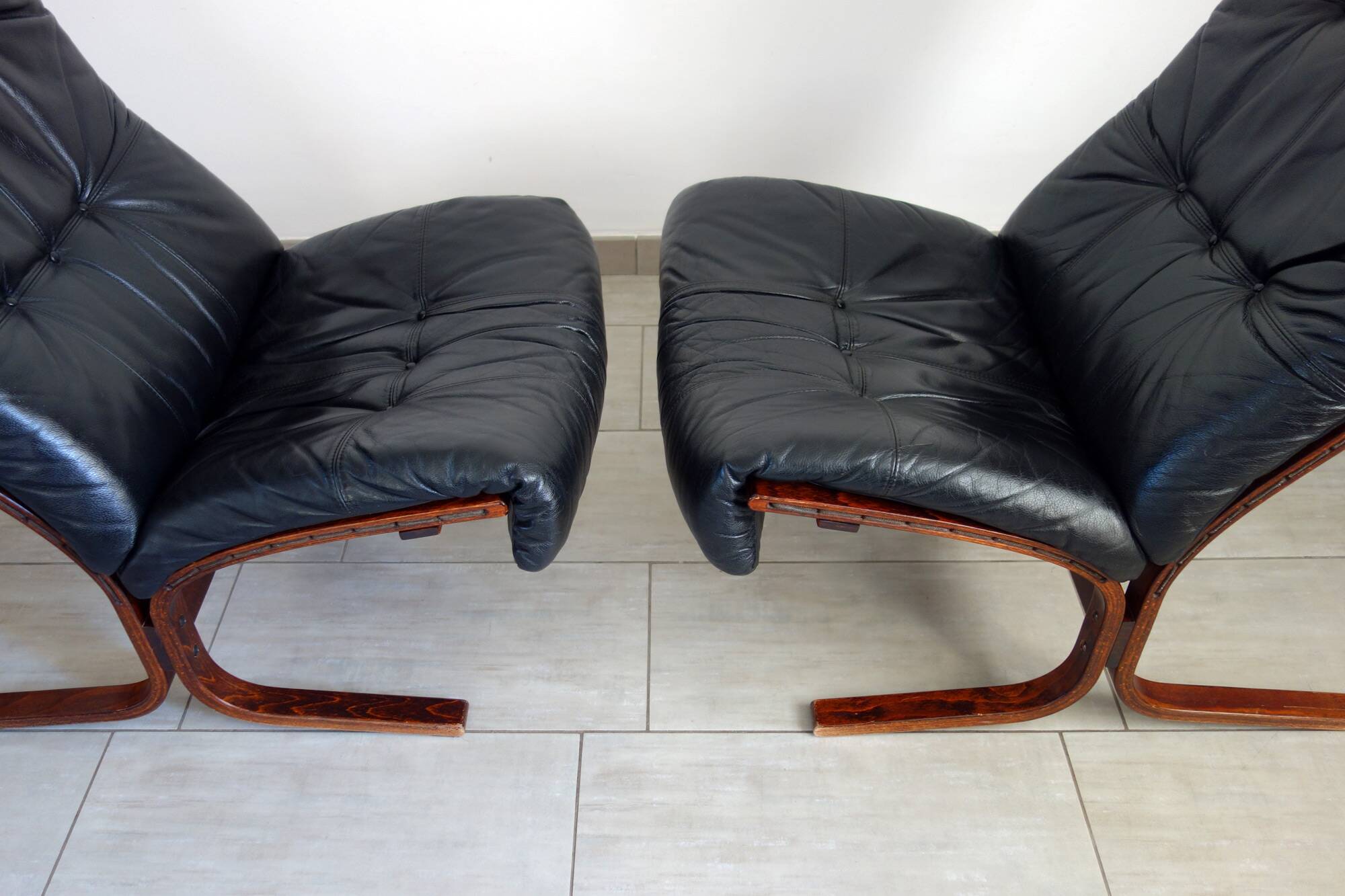 Pair of leather Siesta armchairs by Ingmar Relling for Westnofa, 1970s