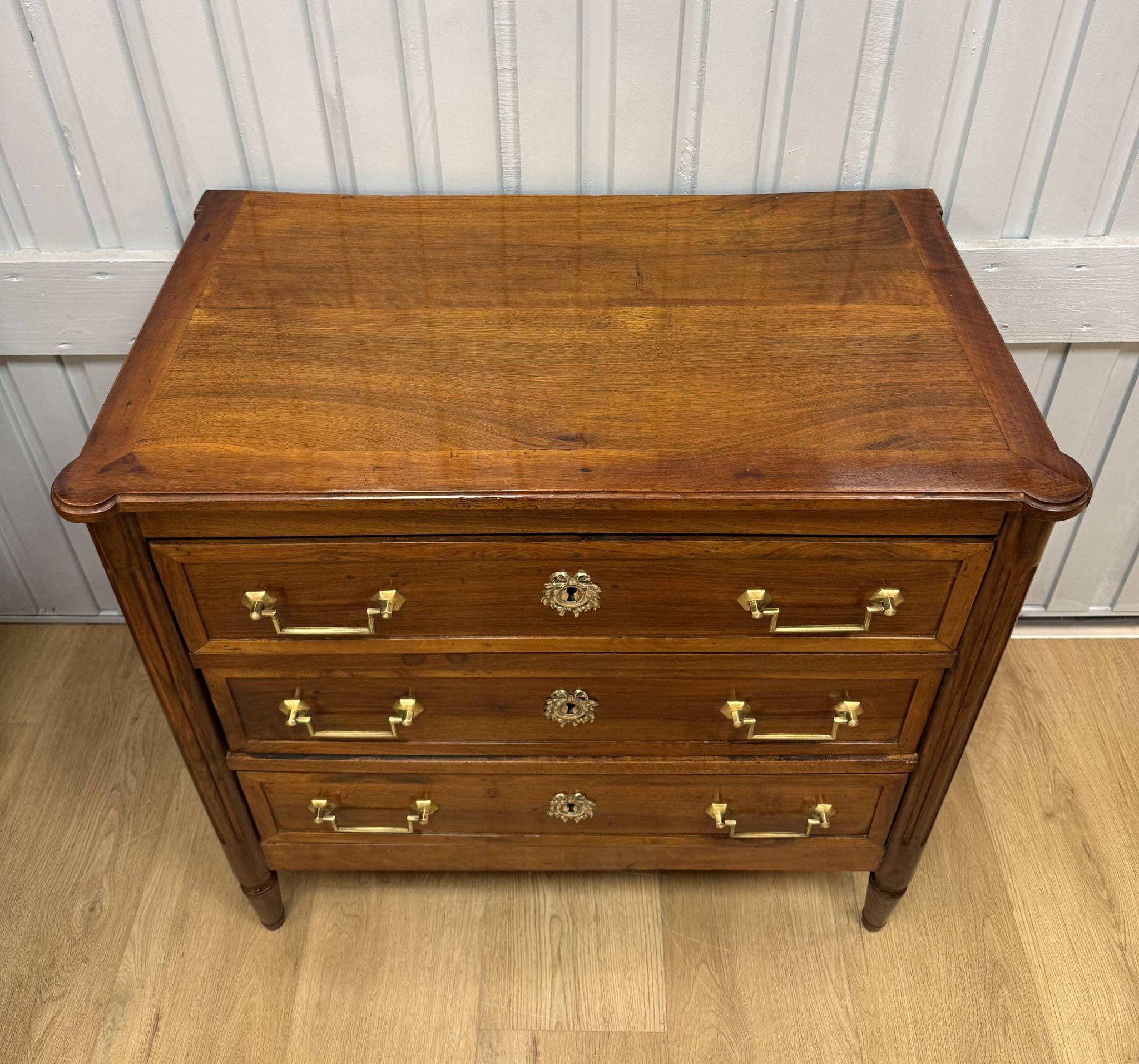 Small chest of drawers in Louis XVI style