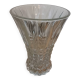 Petit vase en verre taillé