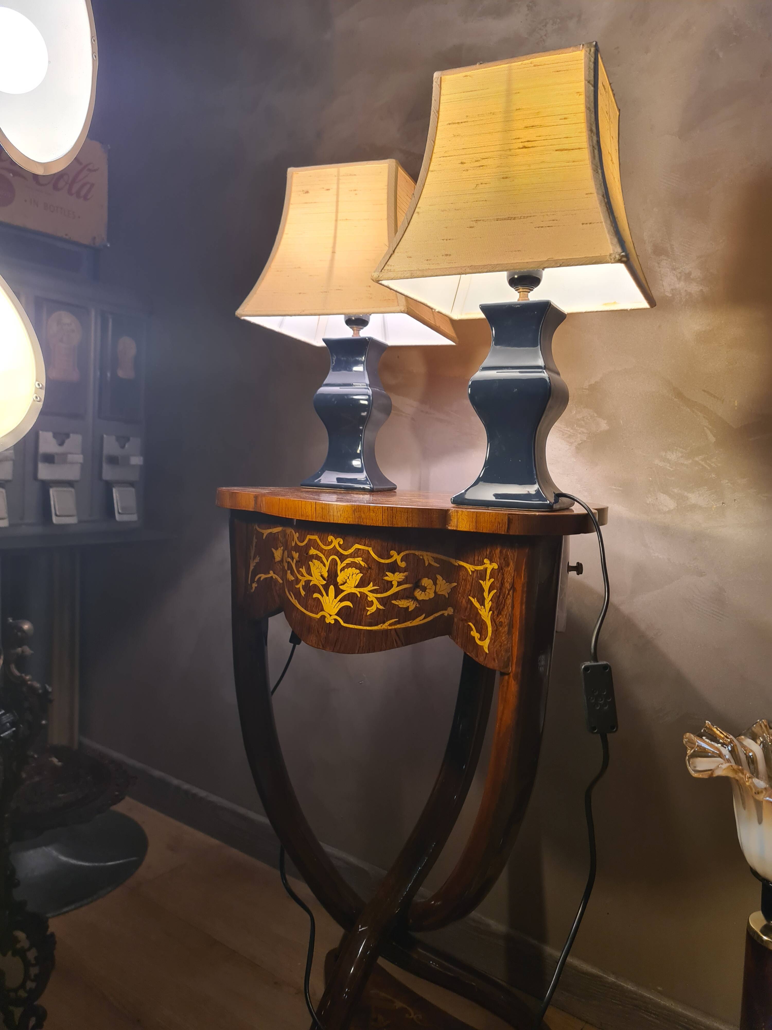 Paire lampes chevet ceramique bleu marine abat jour style lin legere traces