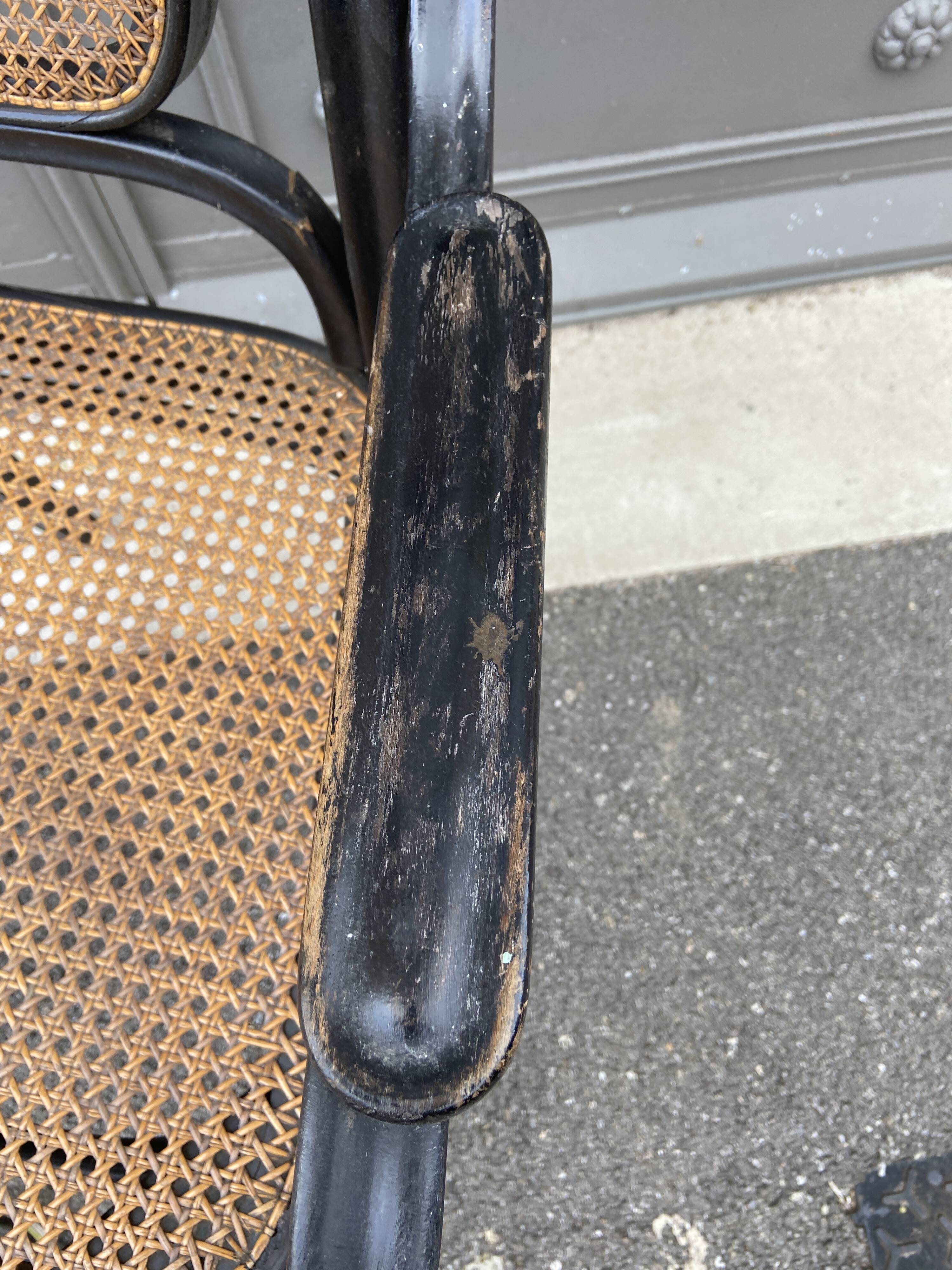 Curved wooden armchair Thonet Nr 1032