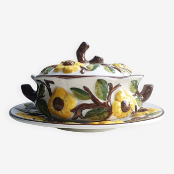 Slip tureen