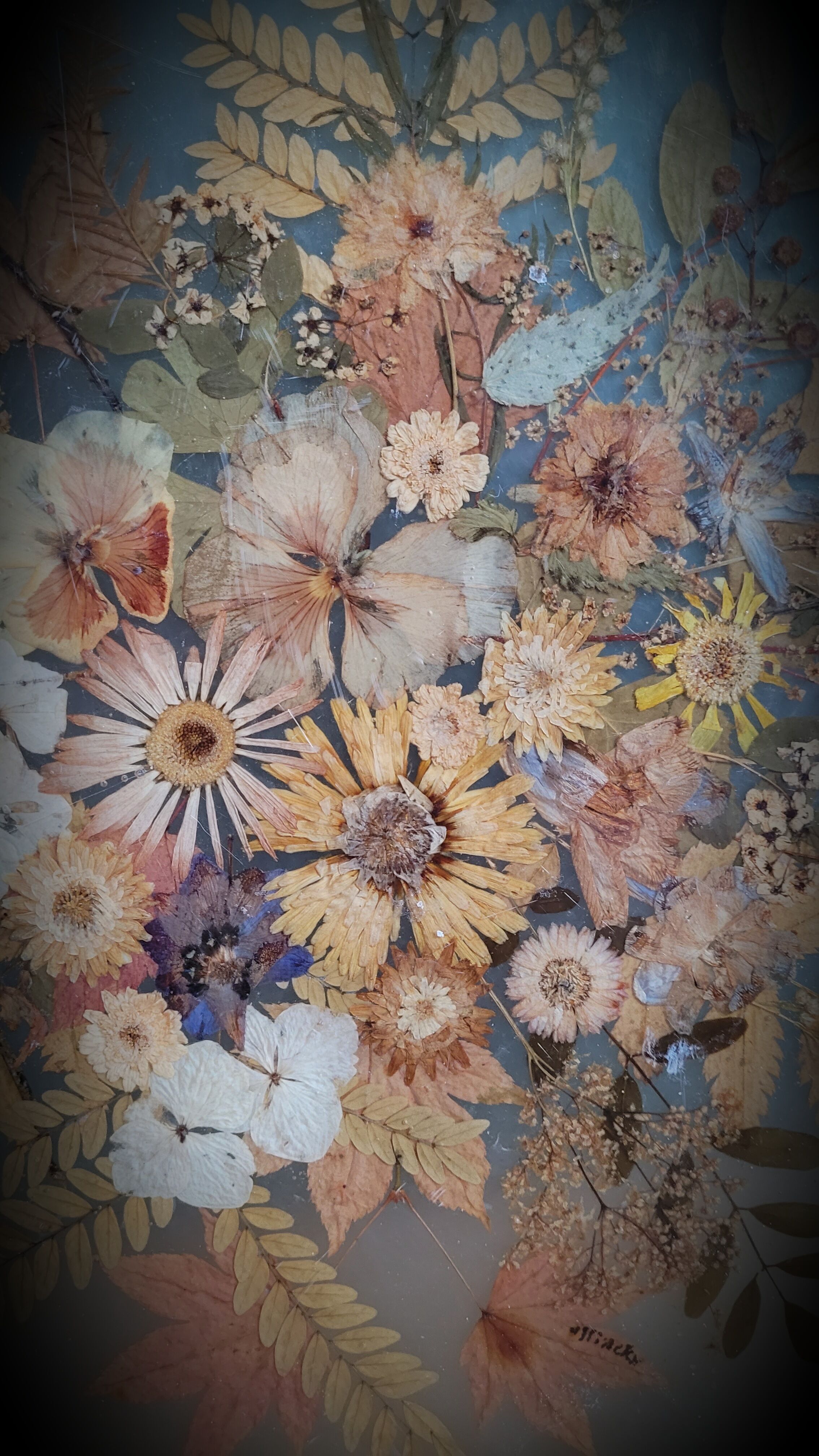 Rattan tray dried flowers