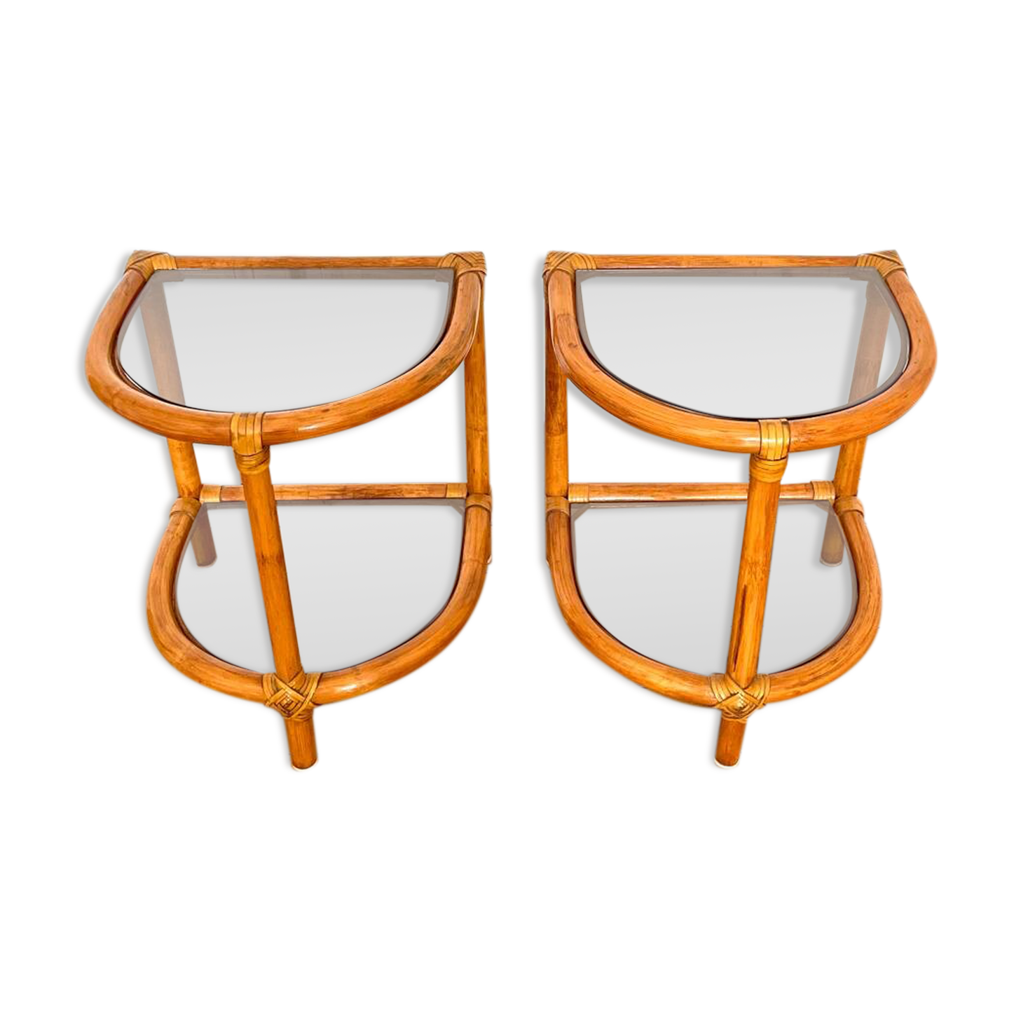 Paire de tables de chevet vintage en rotin et verre fumé