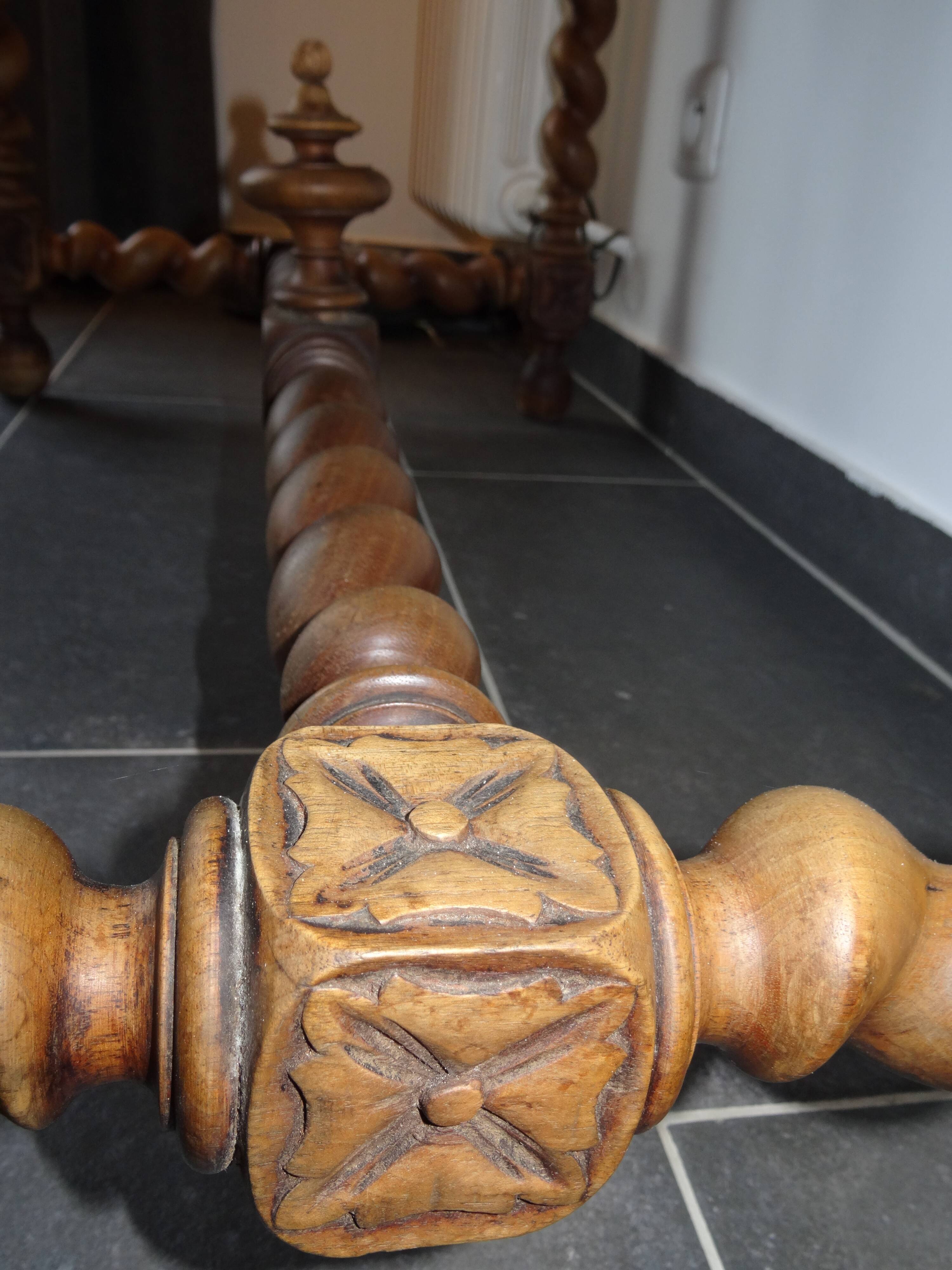 Table or desk Louis XIII