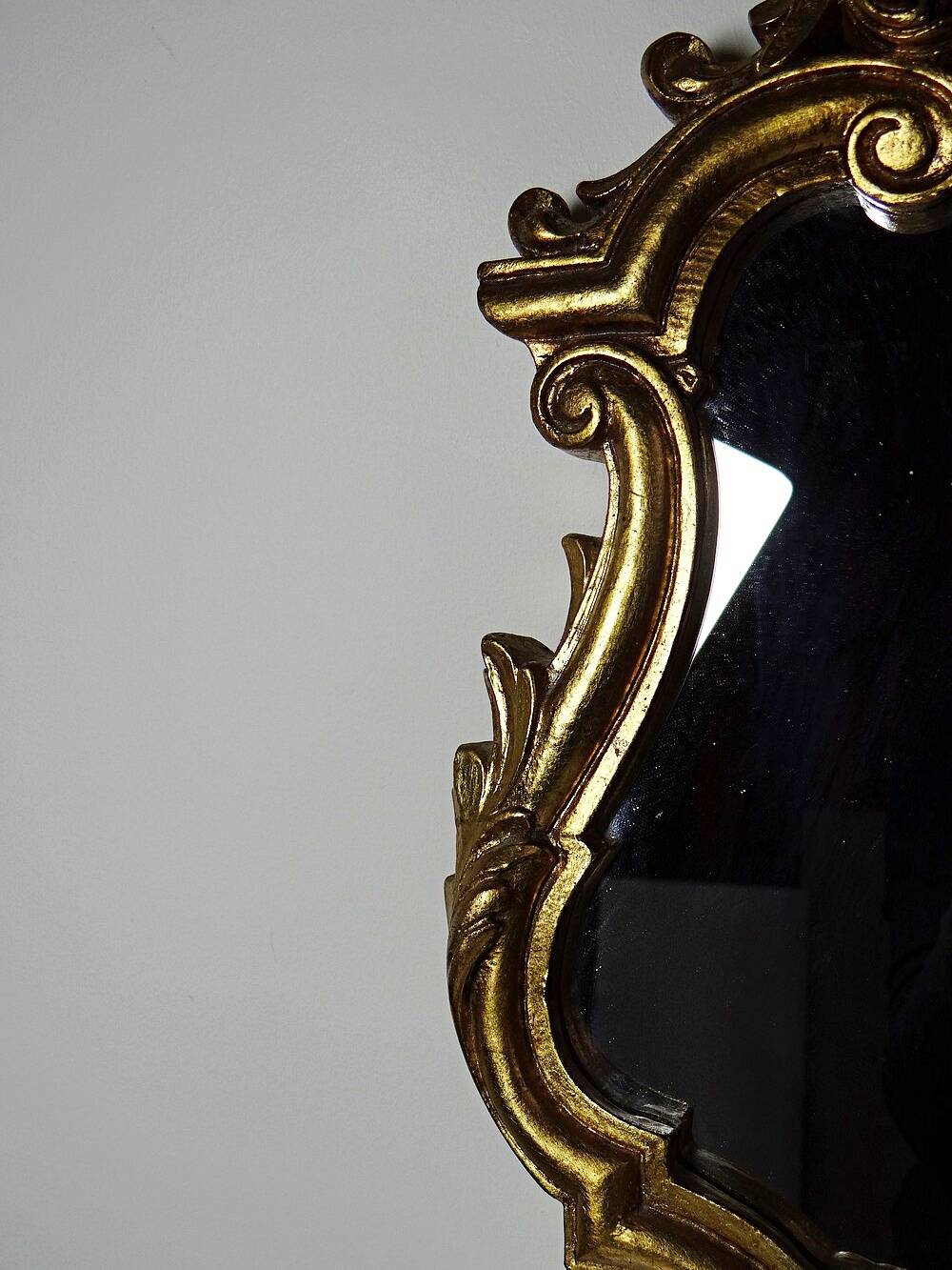 Vintage Rococo wall mirror, gold, Italy, circa 1950-1970, wood and gilded stucco.