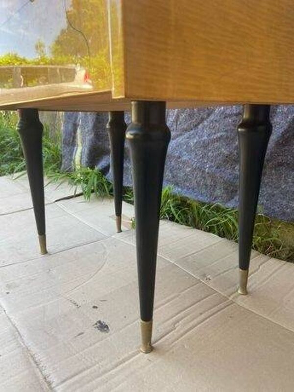 Table de chevet en bois avec pieds compas noirs et laiton, années 50-60
