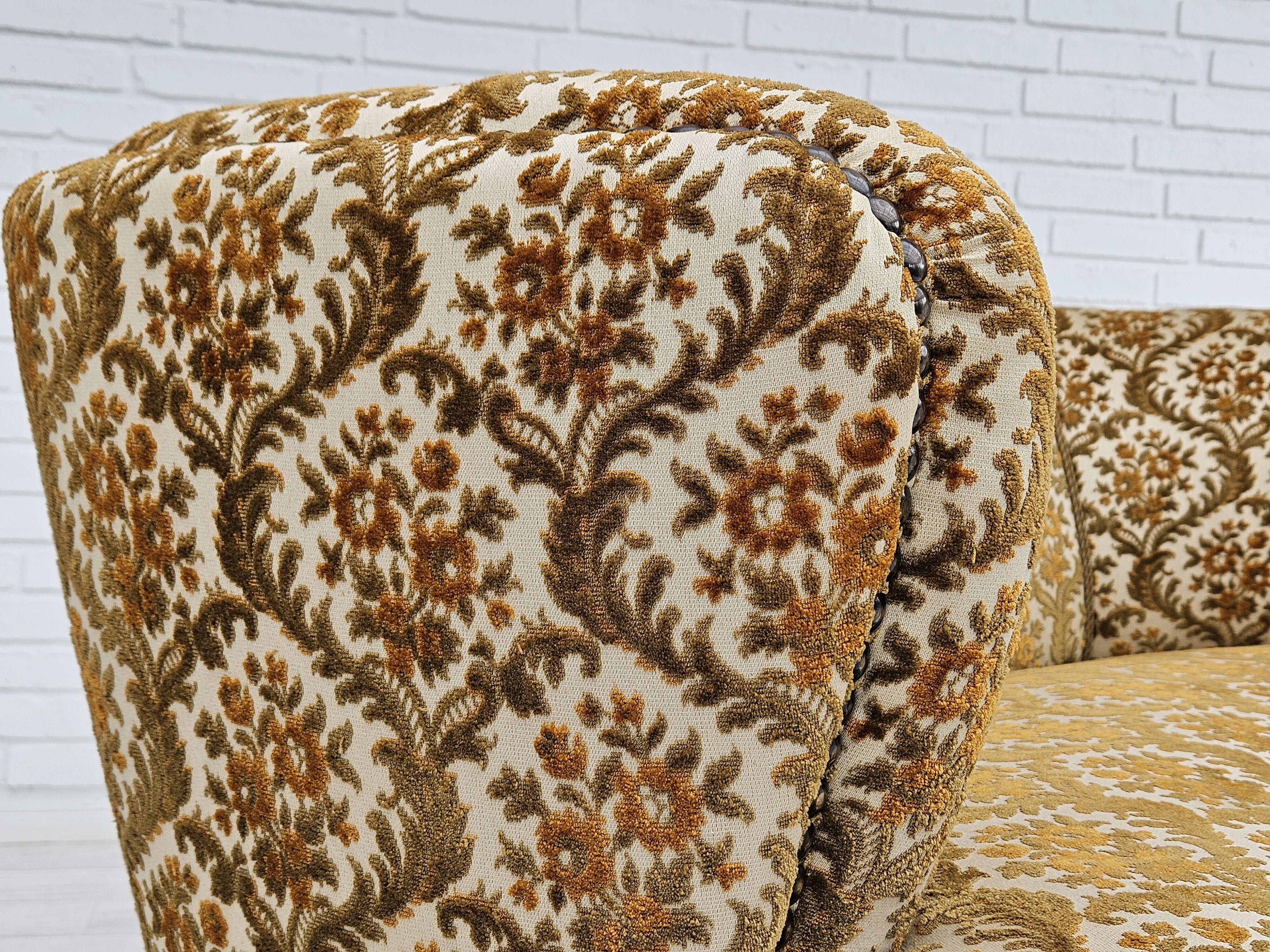 Canapé danois 2 places "banana", état d'origine, tissu d'ameublement run/beige, bois de hêtre, années 1960,