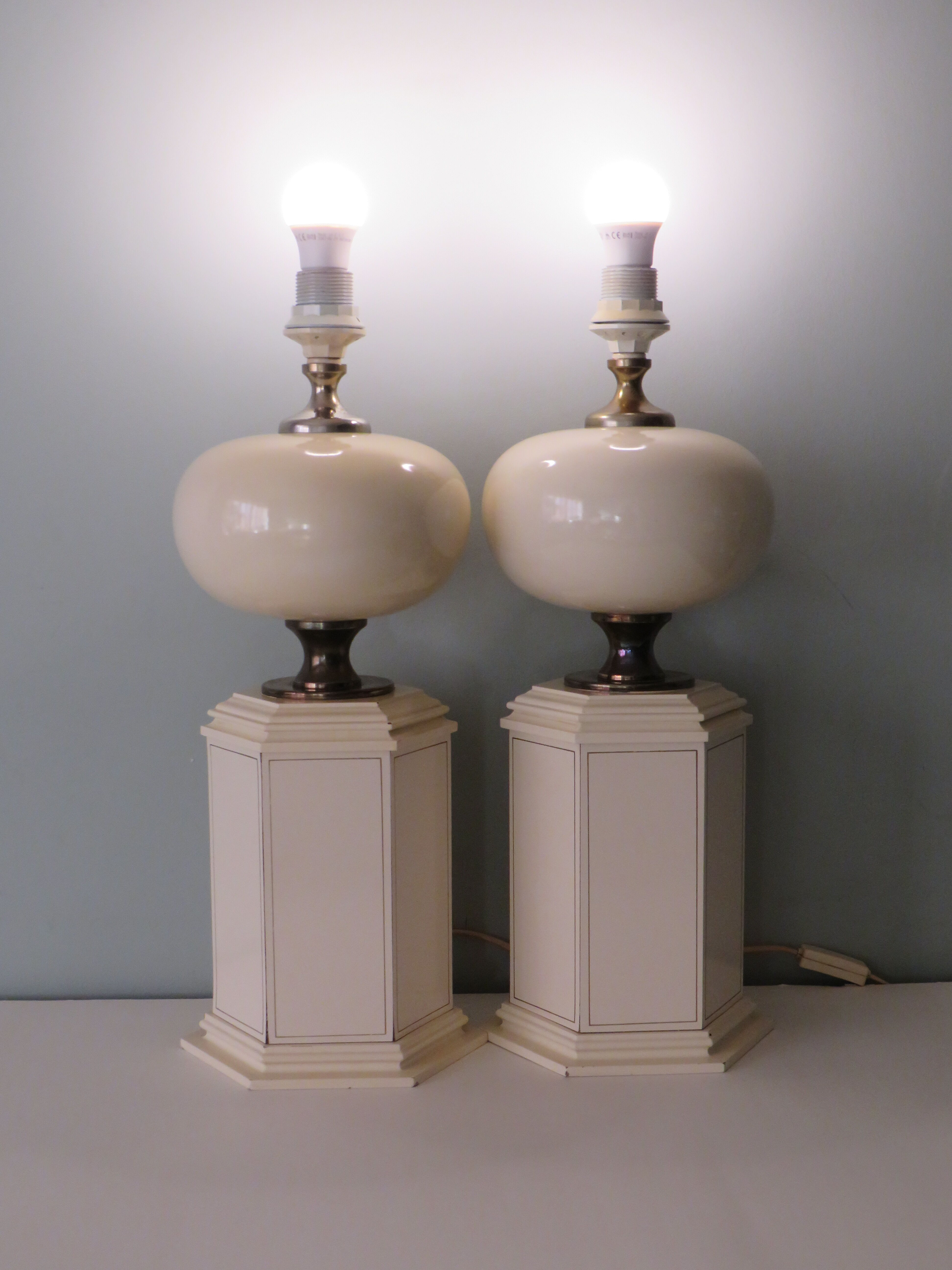 Suite of 2 table lamps from maison Le Dauphin, France 1960-1970