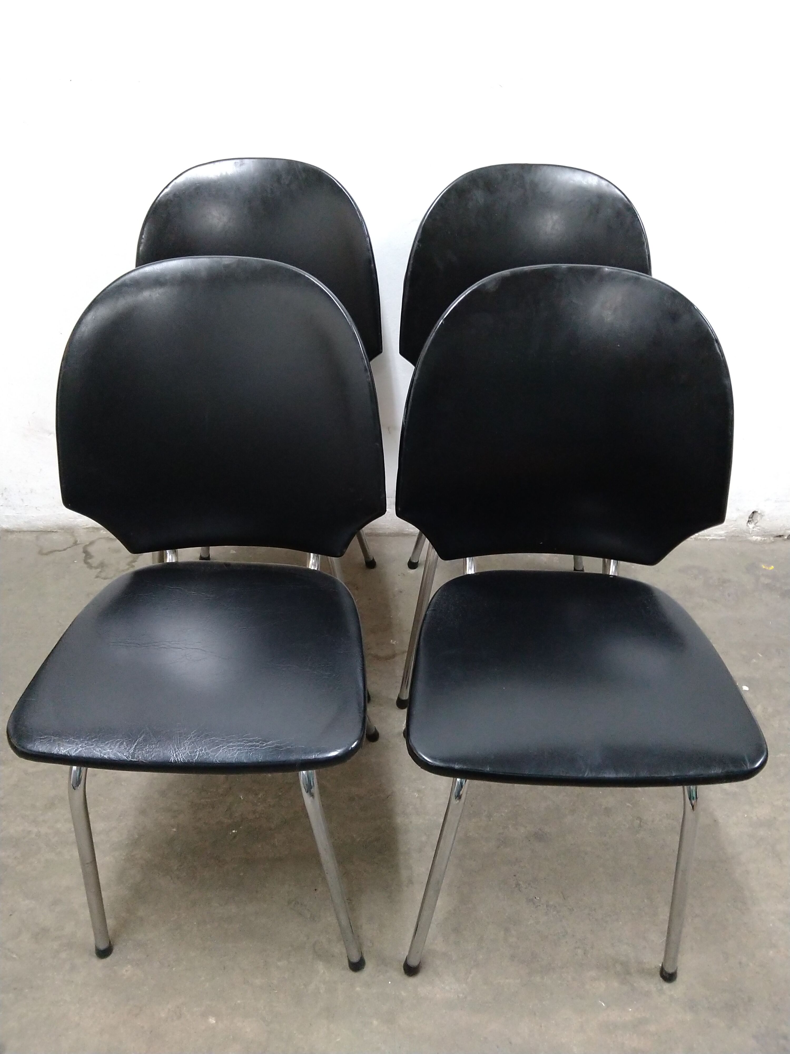 4 dining table chairs