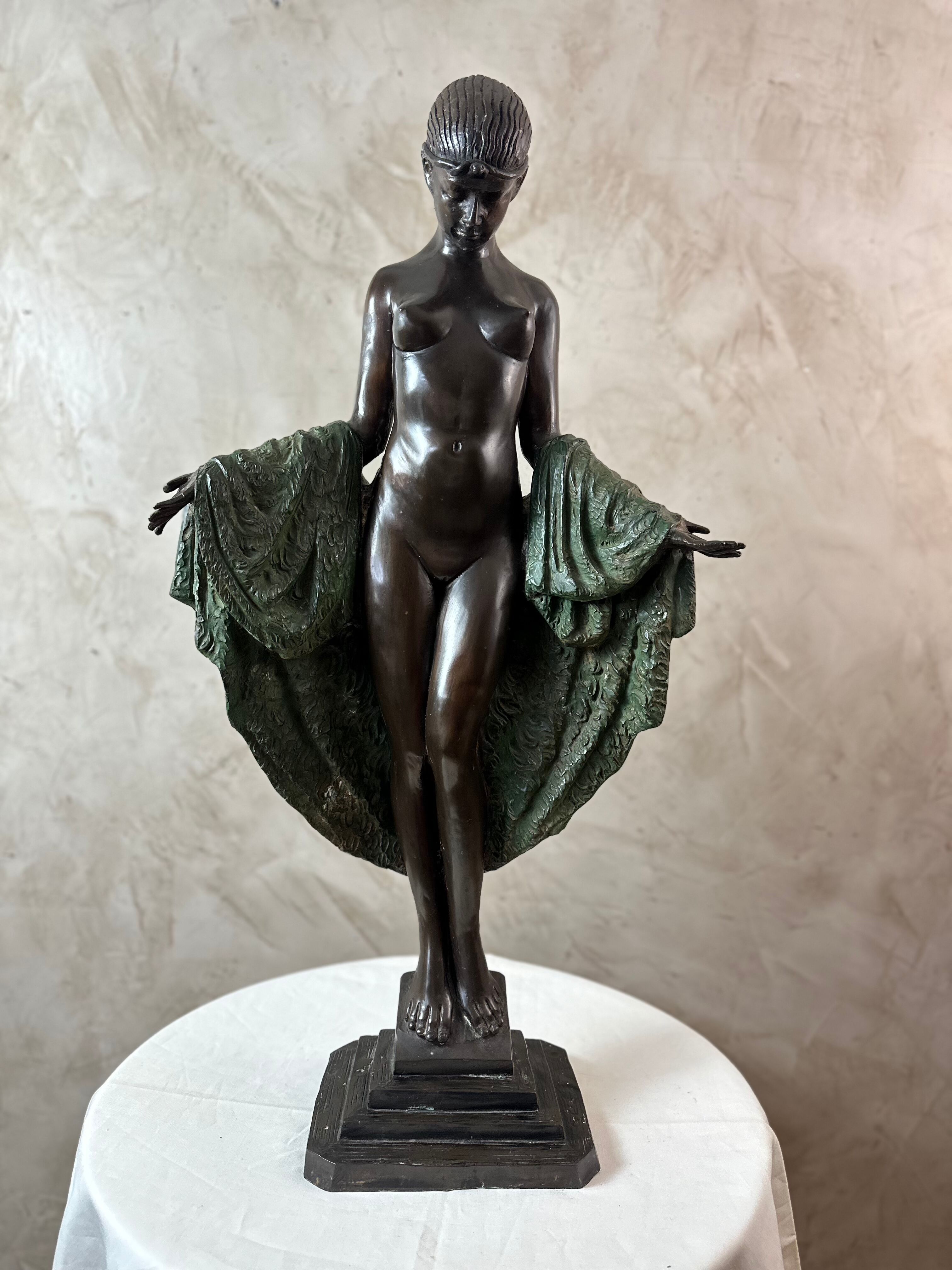 Sculpture art deco