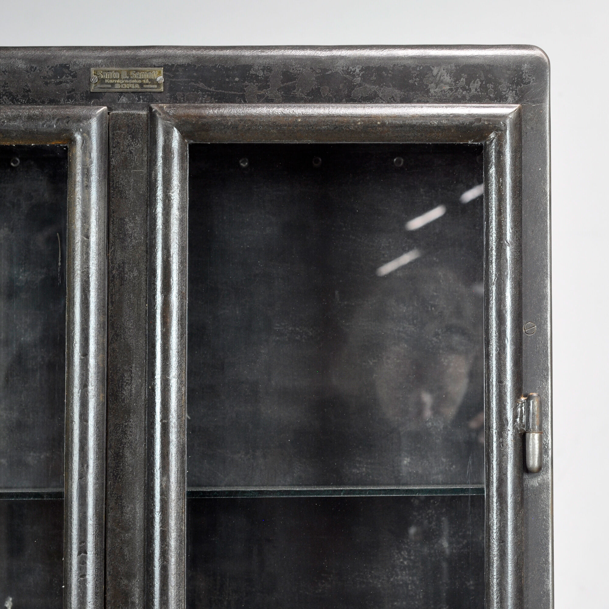 Cabinet de médecine en fer poli, années 1910