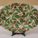 Grand plat ancien "decor de chataignes"