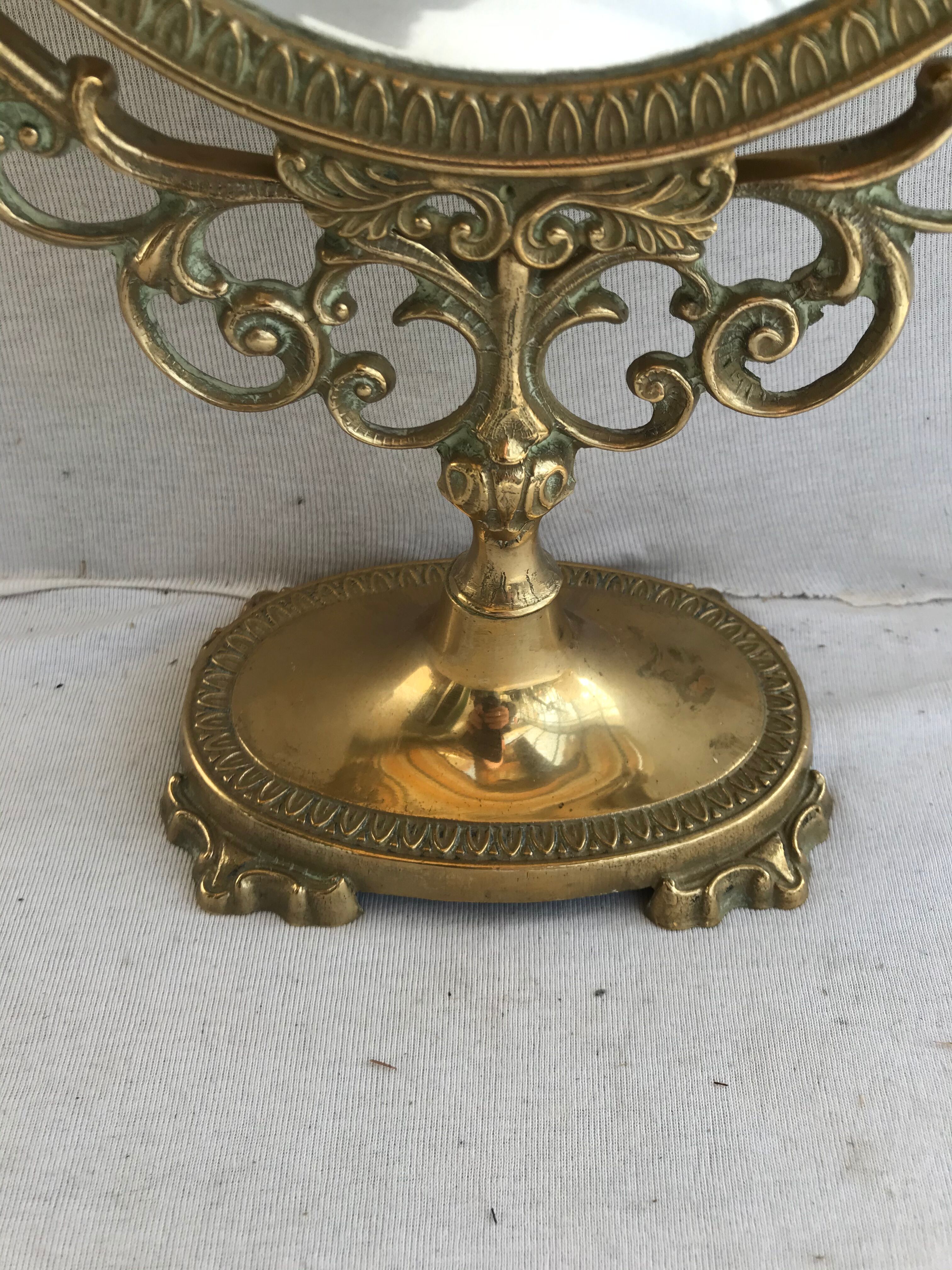 Medallion mirror in brass - vintage decoration glass