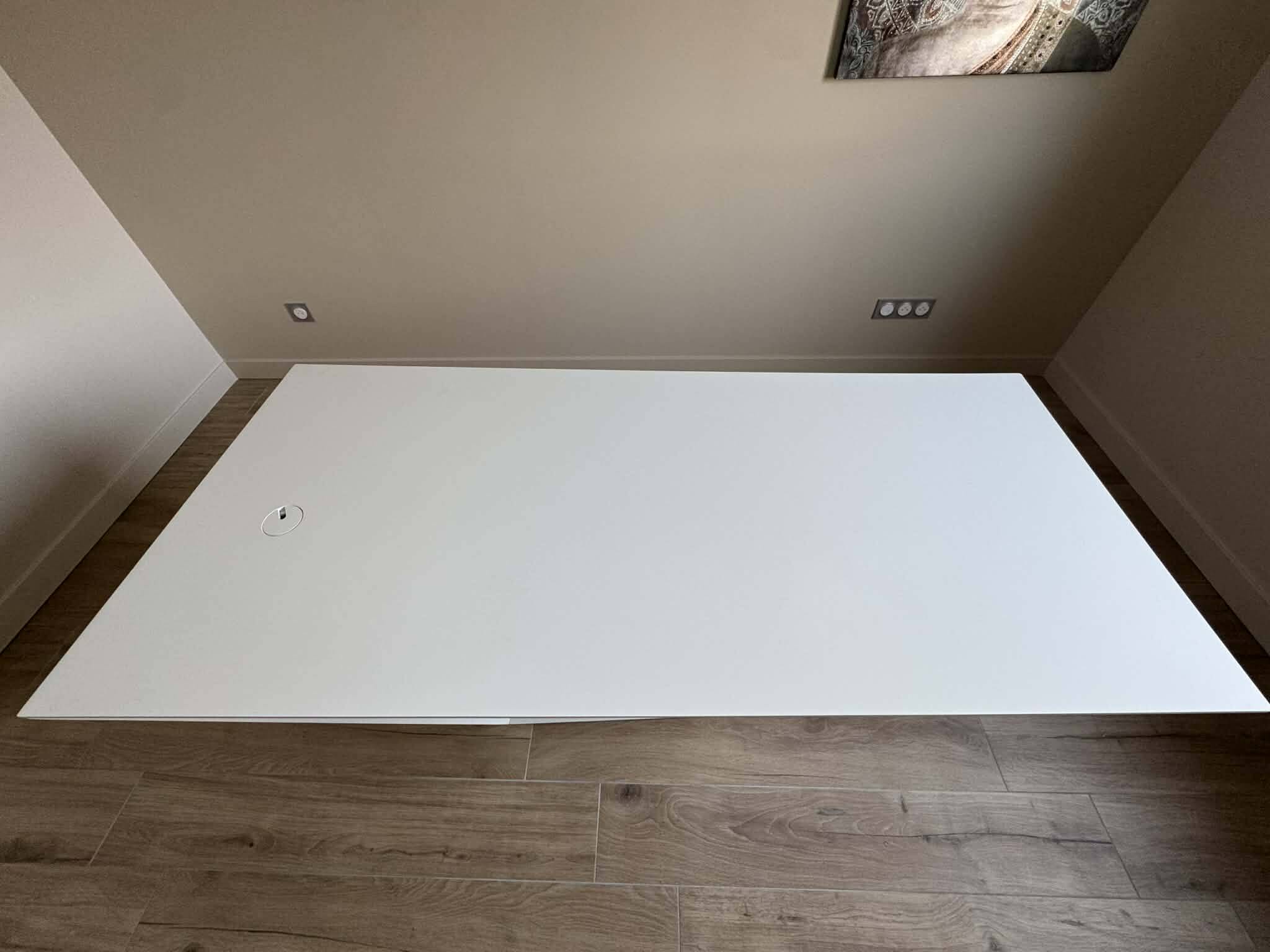 White lacquered desk model Furtif by Daniel Rode for Roche Bobois