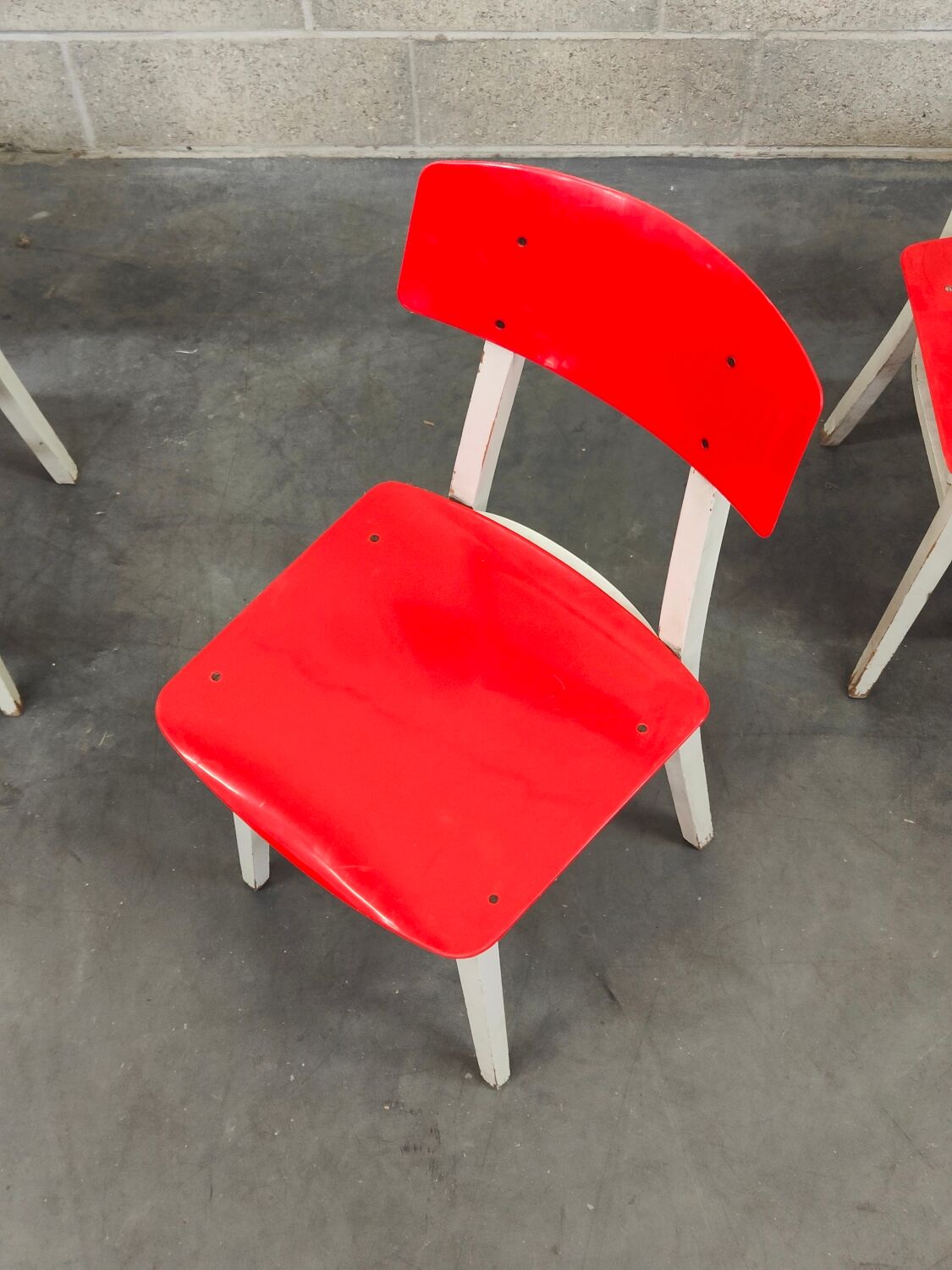 Set of 5 chairs TON Bystrice (Thonet) red and white 1960