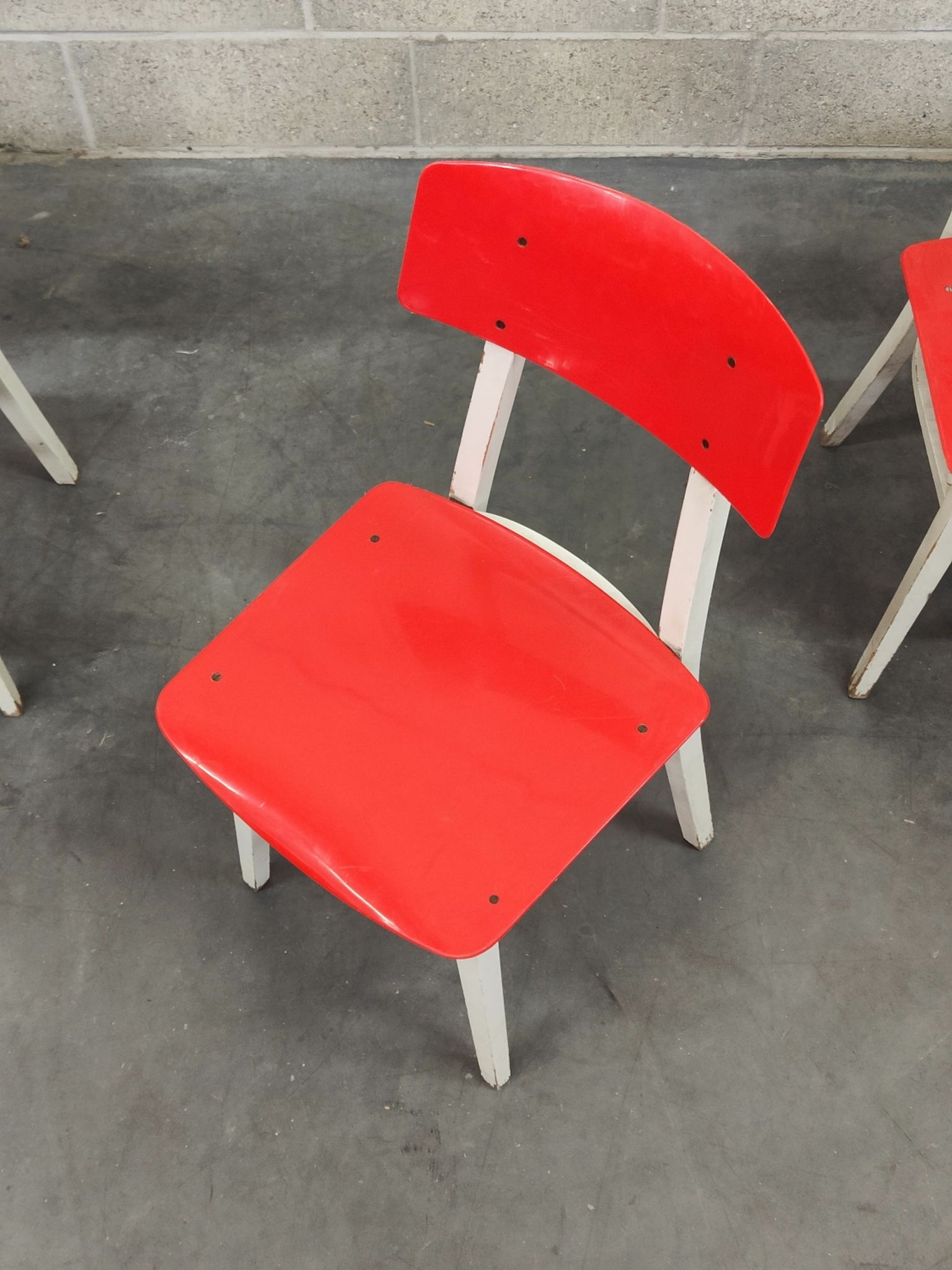 Set of 5 chairs TON Bystrice (Thonet) red and white 1960