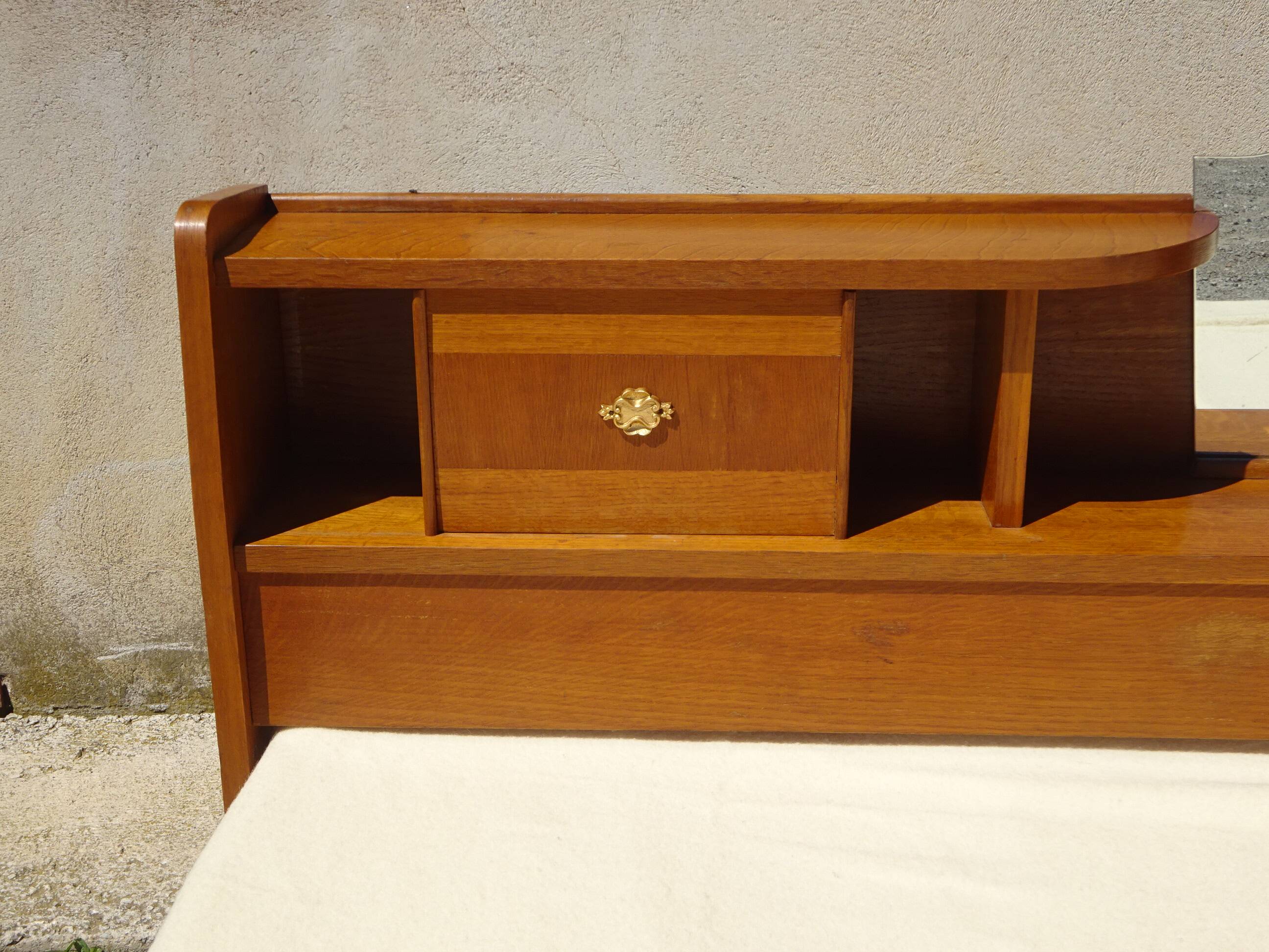 Cozy and oak headboard