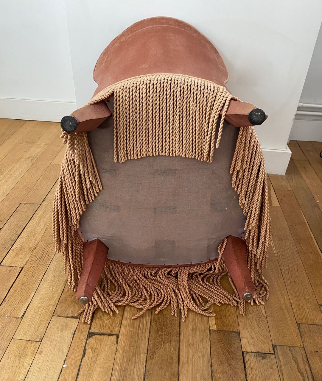 Fauteuil crapaud chauffeuse vieux rose