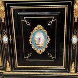 Crédence de style Napoléon III à quatre médaillons de Sèvres